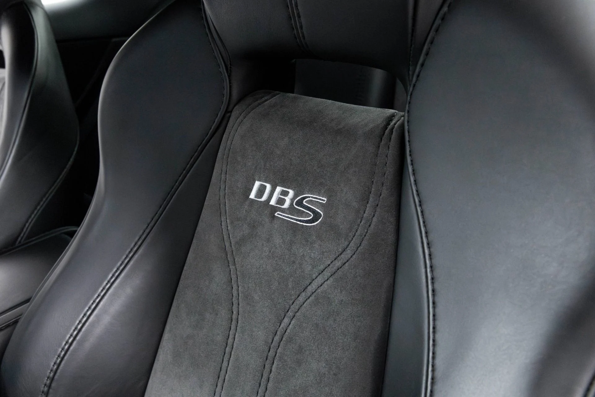 mph014_3652500026_Used_2009_Aston_Martin_DBS_1763602369_fcea9a9717