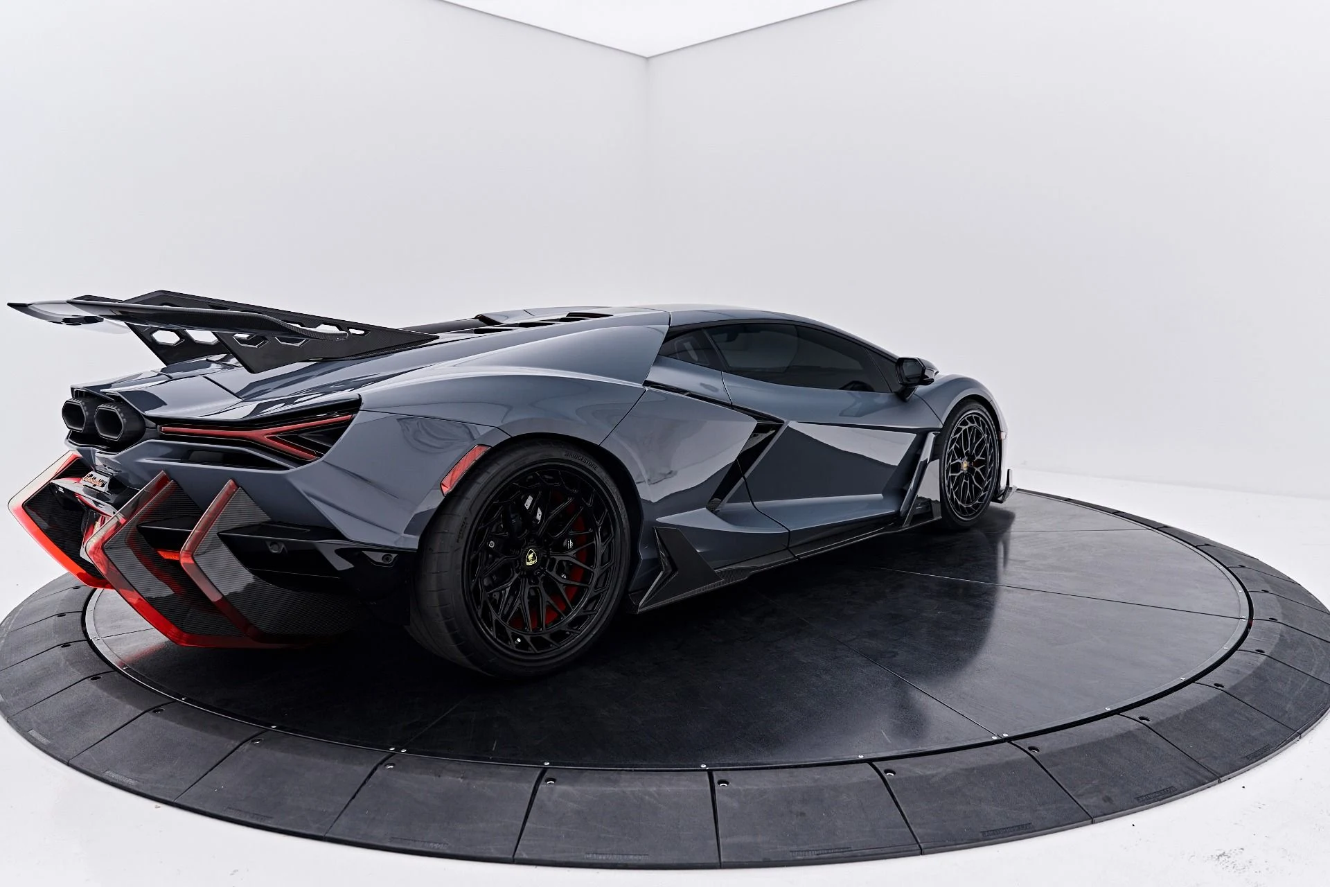 mph014_3660125062_Used_2024_Lamborghini_Revuelto_Base_1789623361_ff0dc4d349