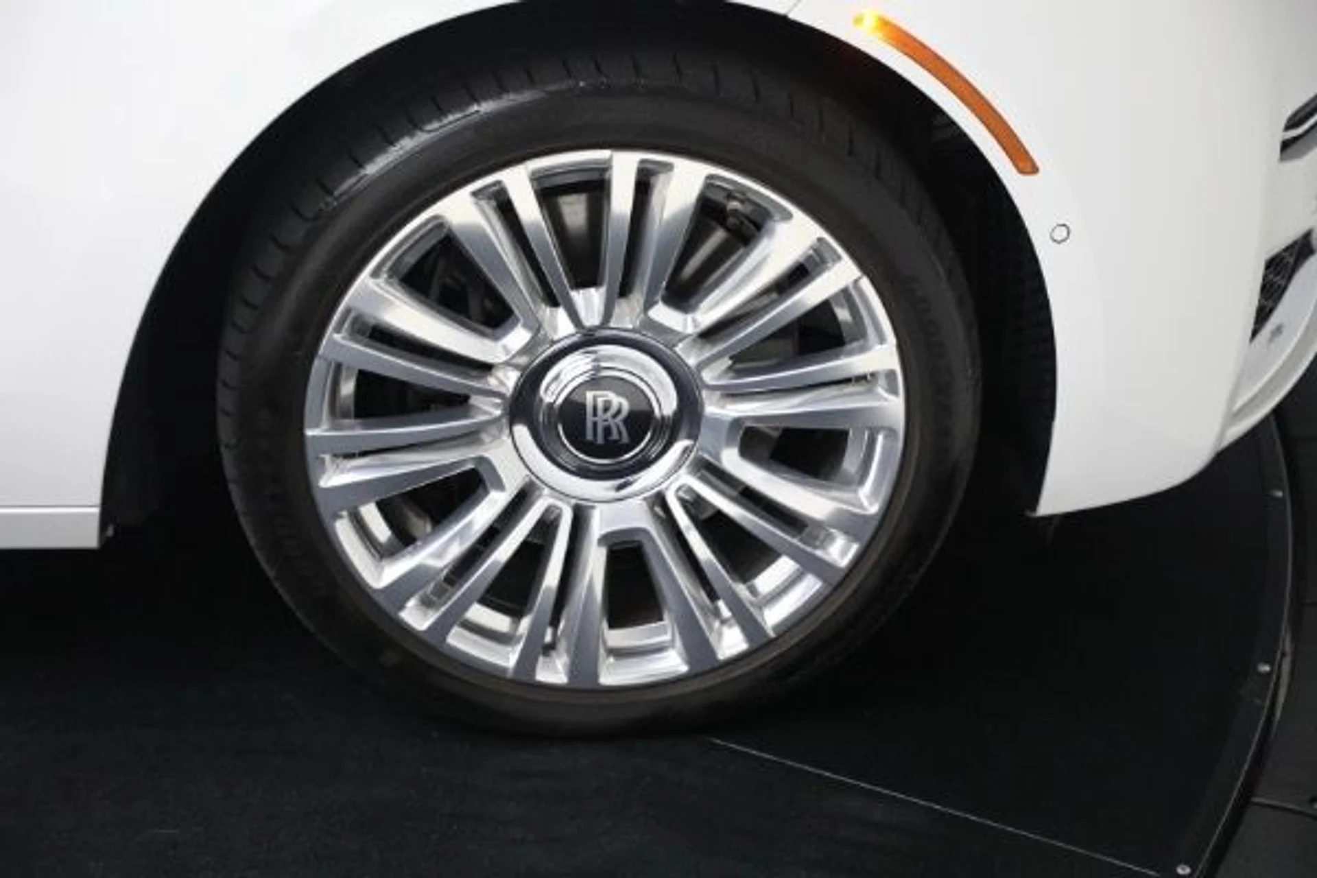 mph014_3660339654_Used_2021_Rolls_Royce_Ghost_ce6ff44da7