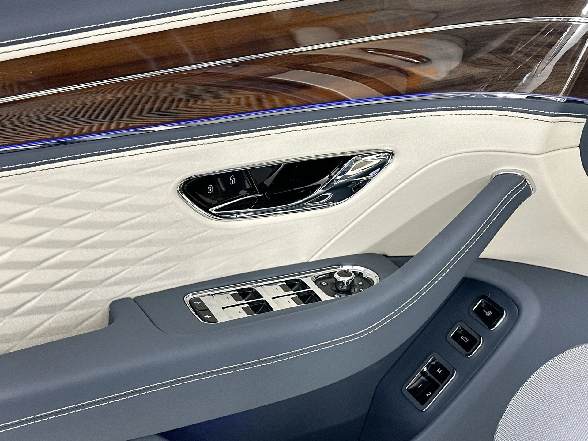 mph014_3662819678_15_e3112b48dc