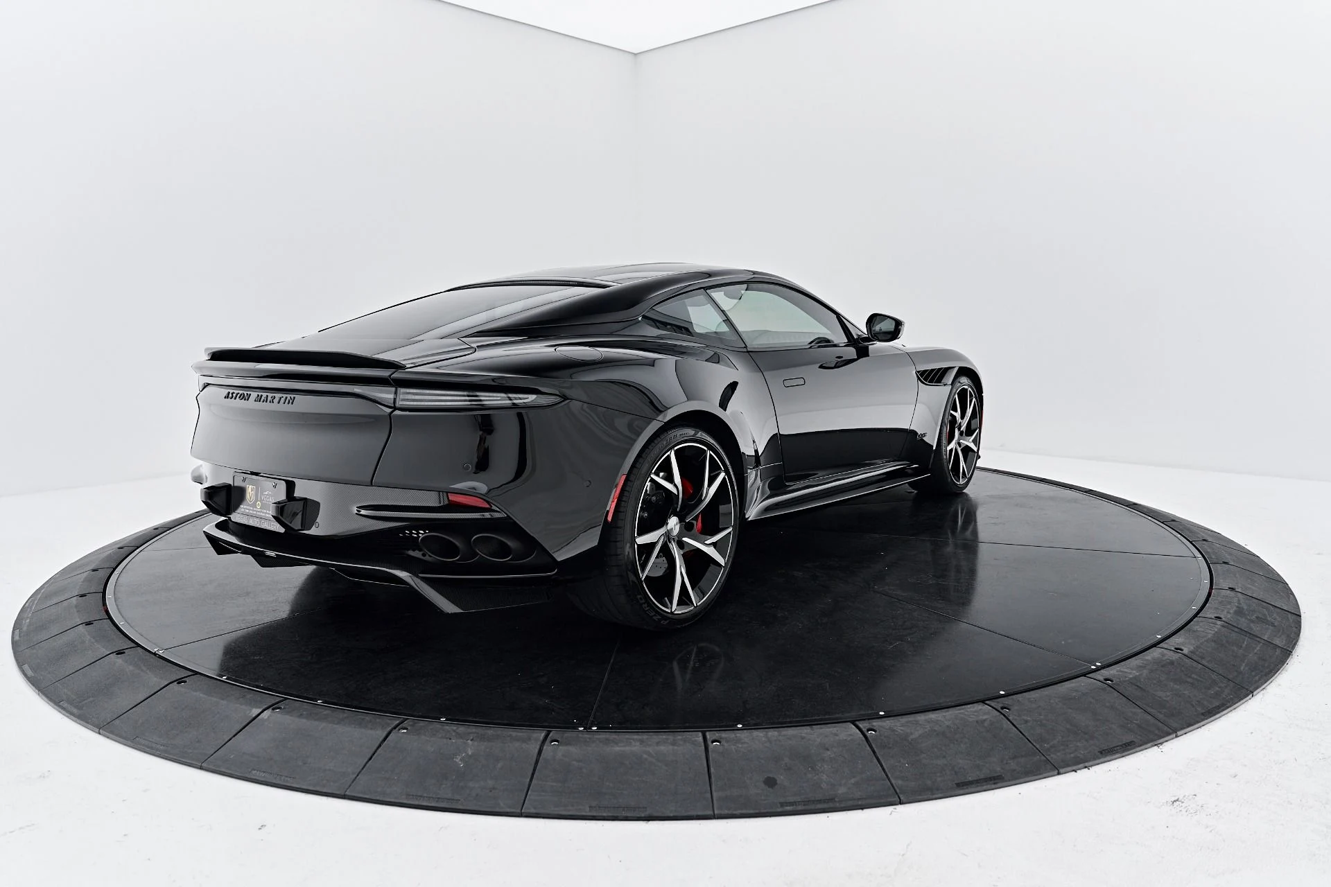 mph014_36713931_Used_2019_Aston_Martin_DBS_Superleggera_1791337416_e897581411