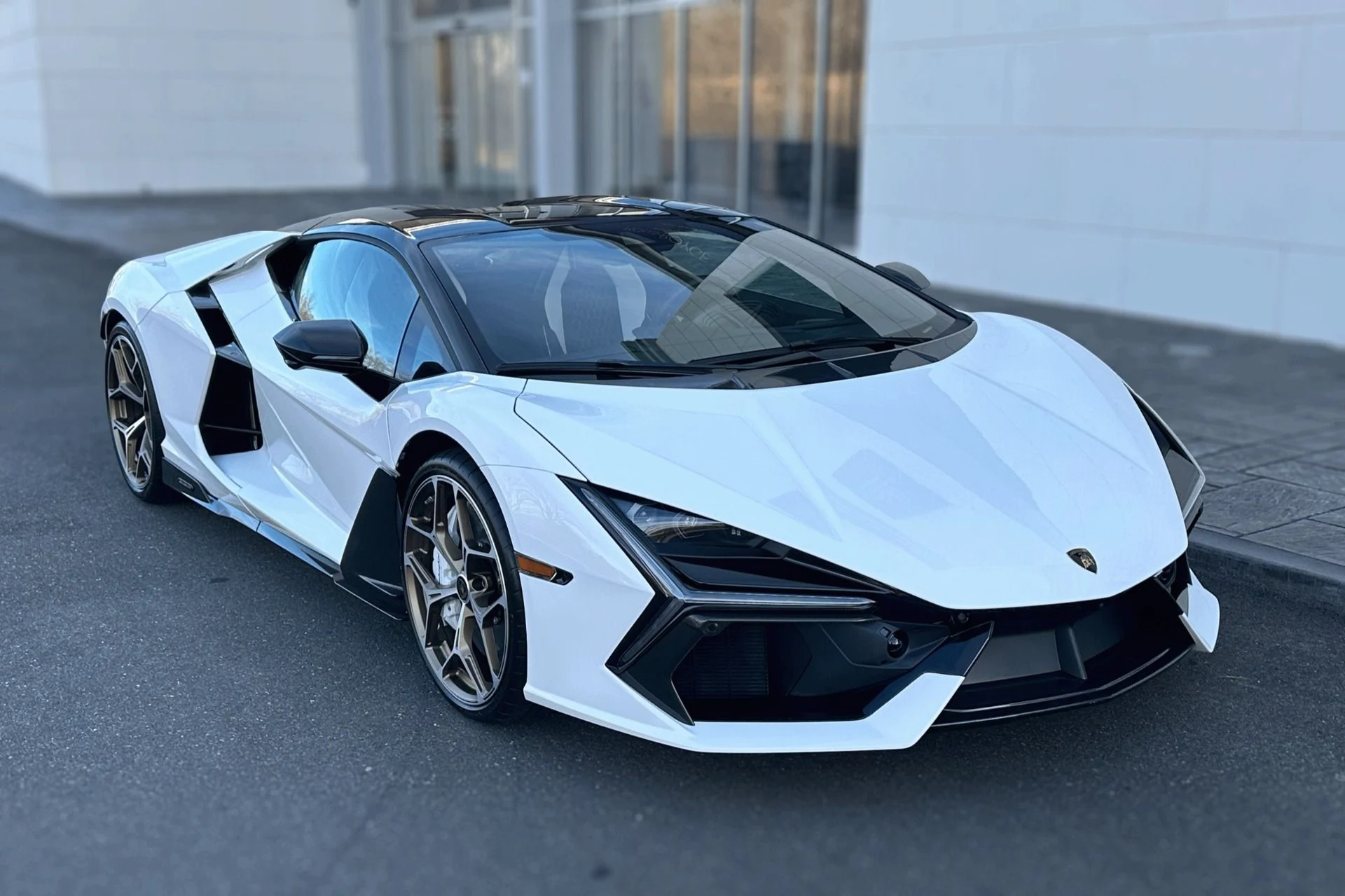 mph014_3673789298_New_2026_Lamborghini_Revuelto_1765461439_4fd14177b7