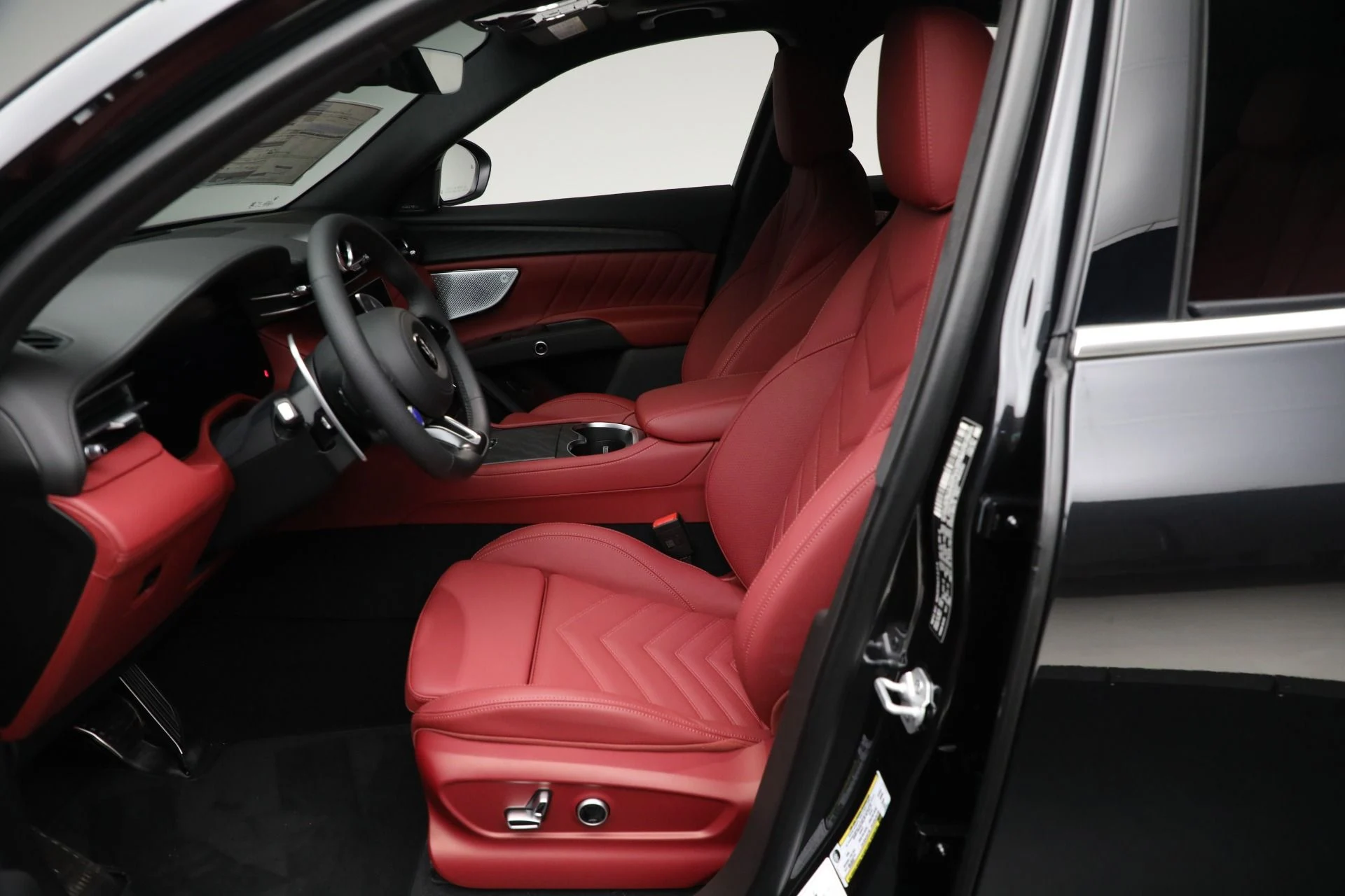 mph014_3688834046_New_2025_Maserati_Grecale_f94d2d401c