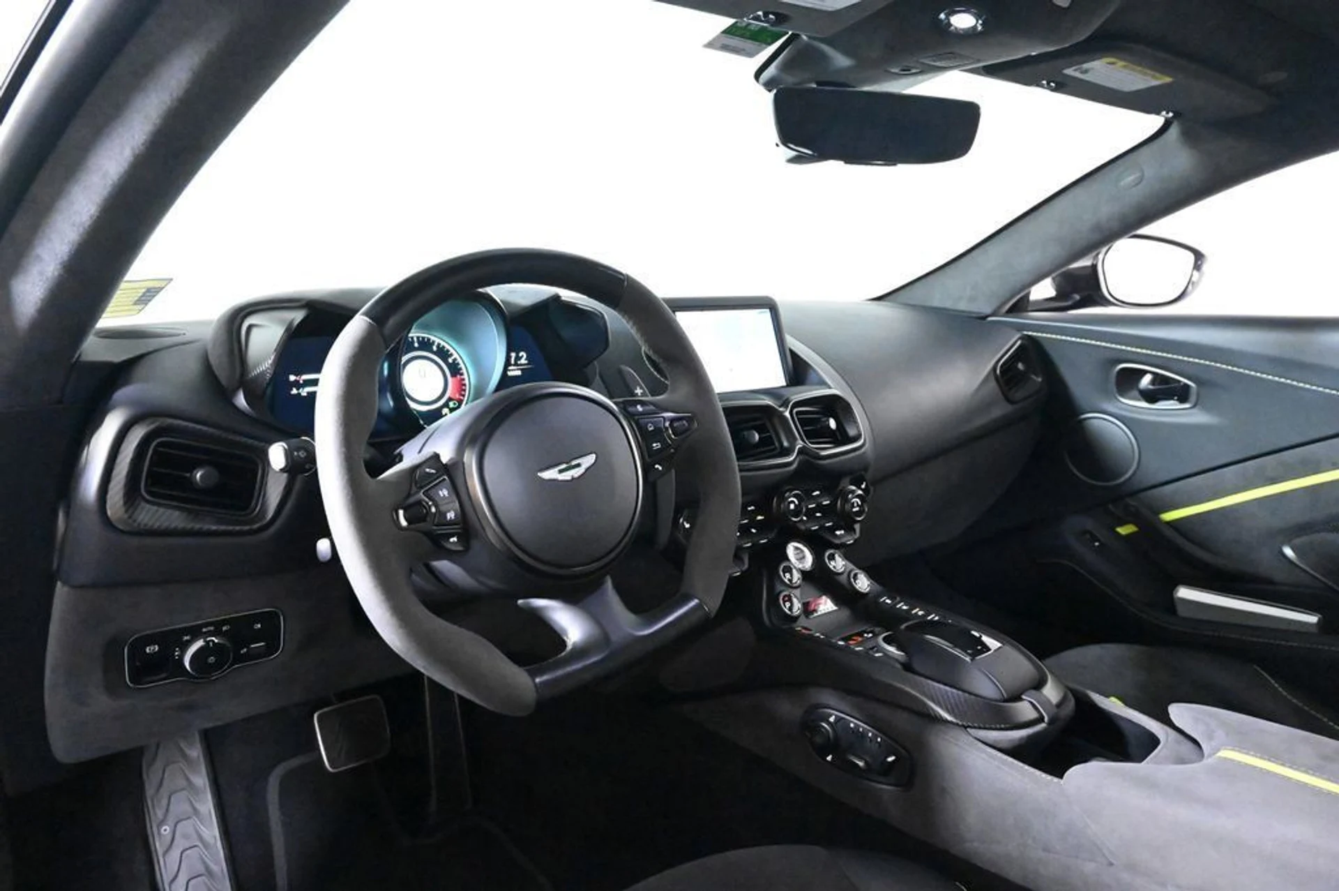 mph014_3689132844_used_2023_aston_martin_vantage_f1edition_11350_23029594_15_1024_c0871b1ea1