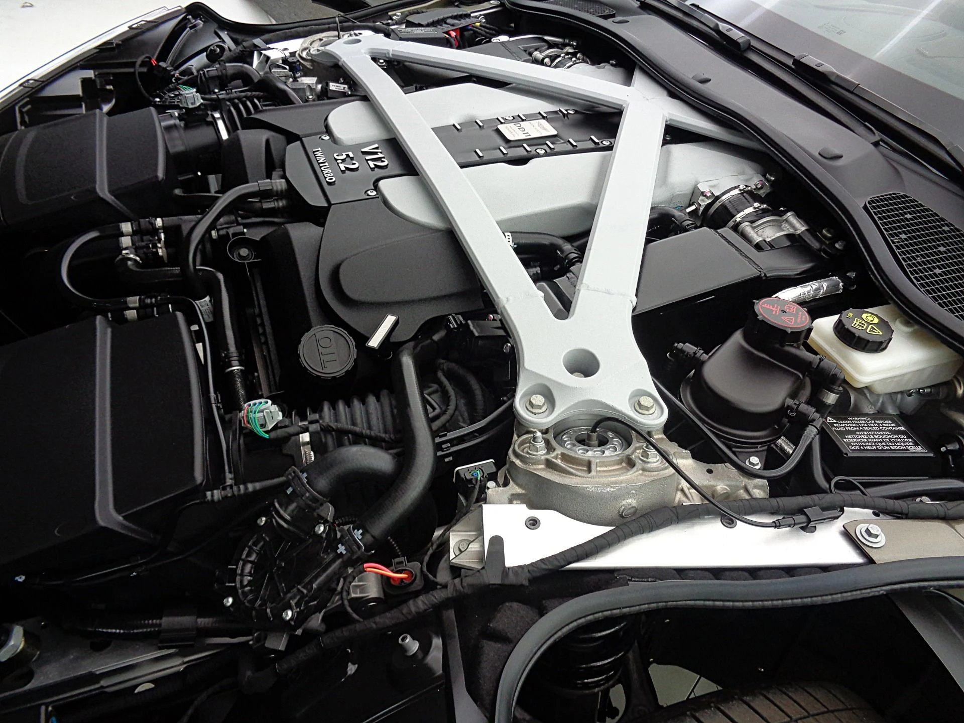 mph014_369043552_Used_2018_Aston_Martin_DB_11_V12_Coupe_40cd24723f