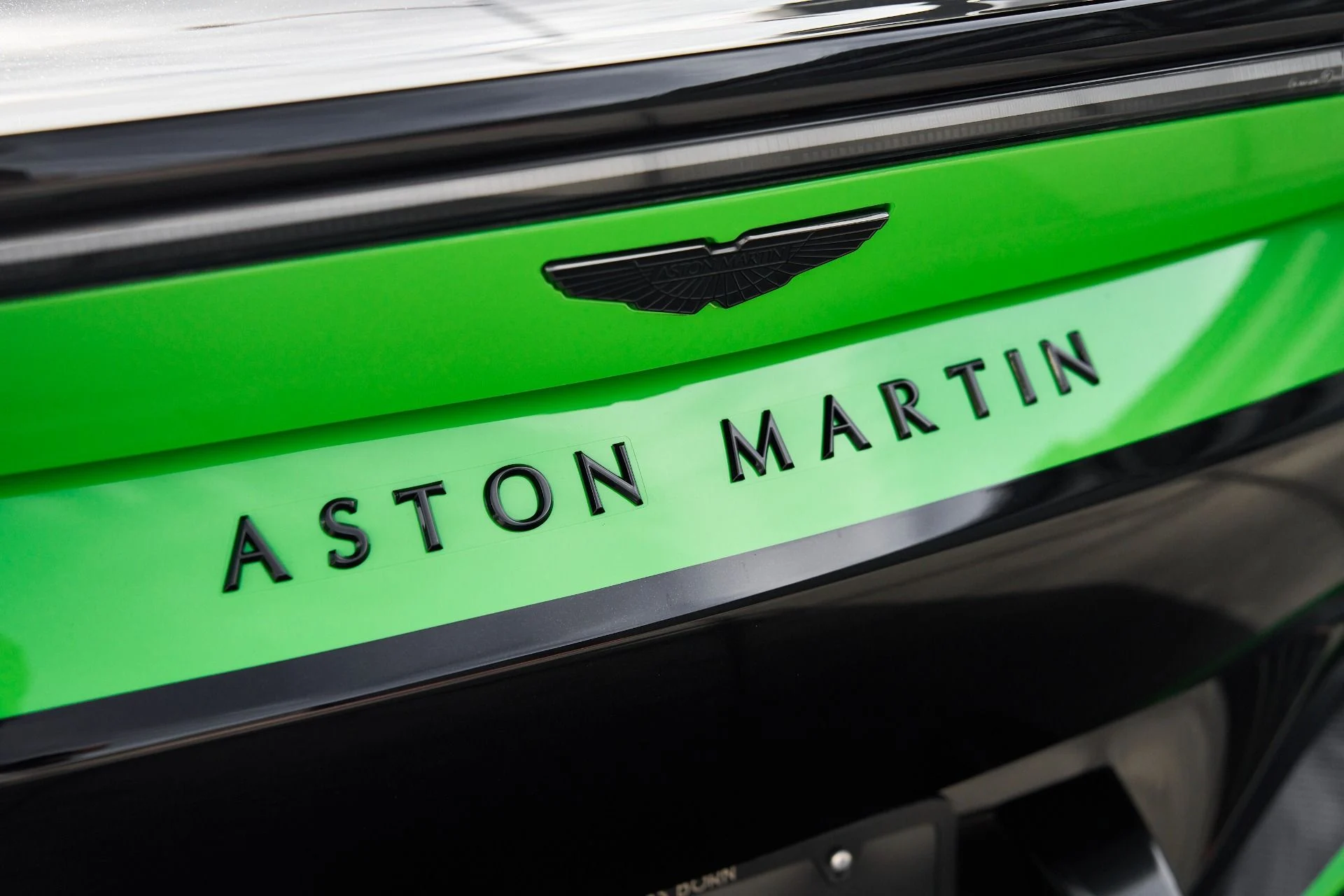 mph014_3691850642_Used_2023_Aston_Martin_Vantage_Base_1762913663_468cb7510f