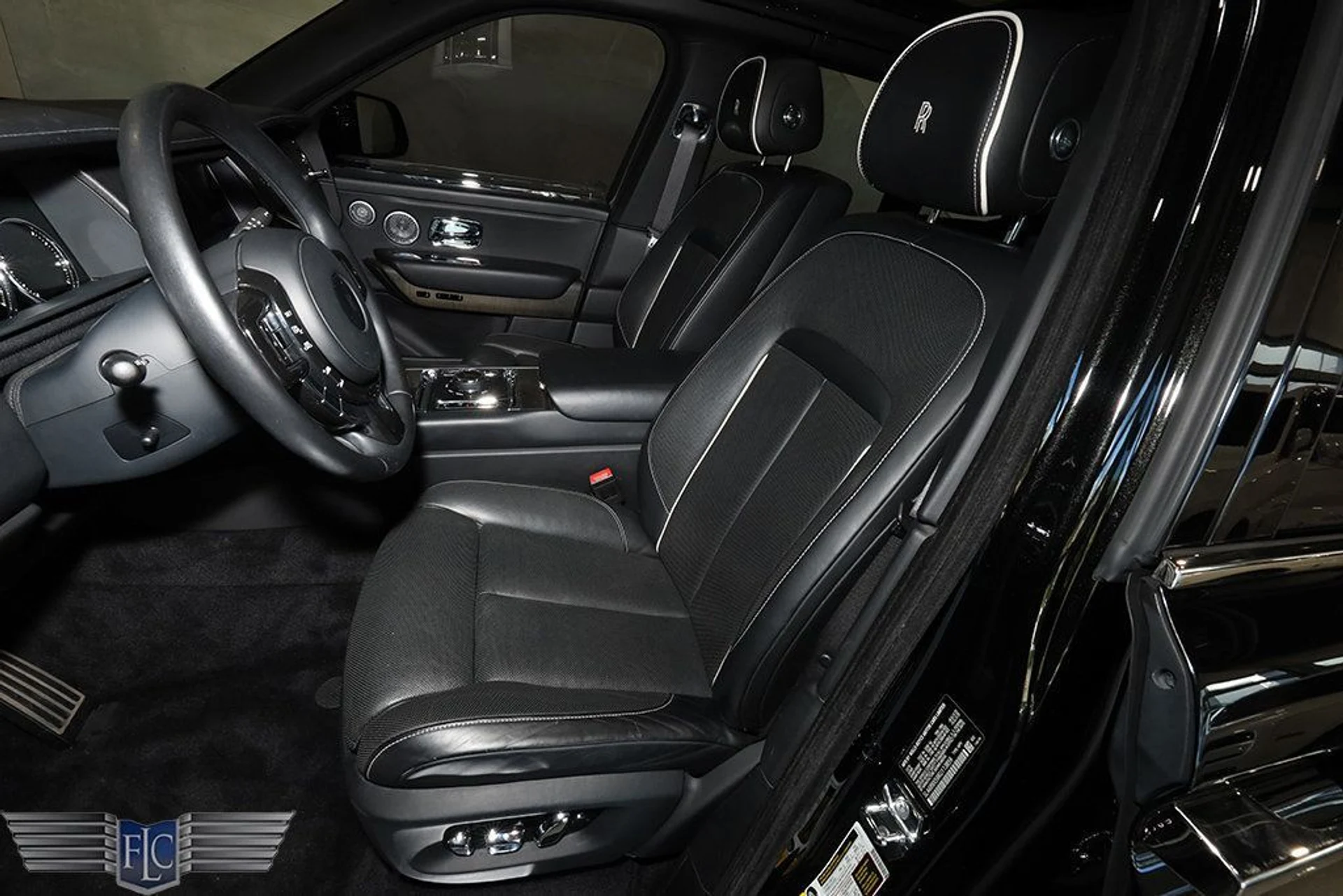 mph014_3705591208_used_2019_rolls_royce_cullinan_sportutility_9689_22937203_15_1024_ac37fc79d0