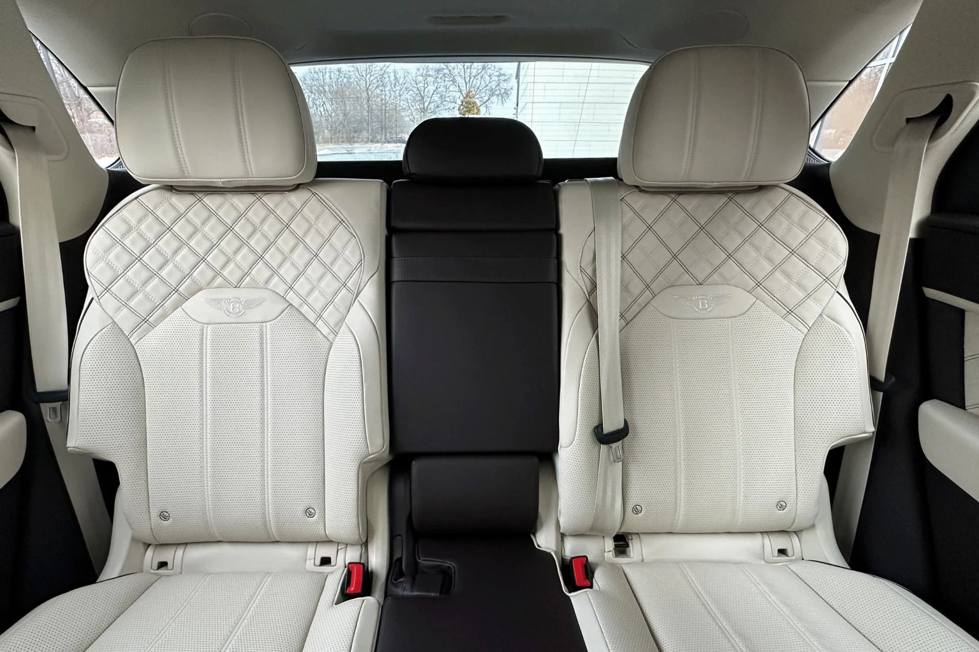 mph014_3705994110_Used_2022_Bentley_Bentayga_V8_1767989302_255b9187e9