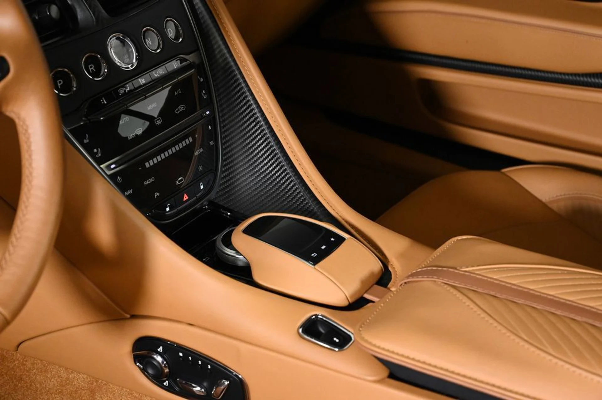 mph014_3714214444_used_2023_aston_martin_dbs_base_11350_22961606_14_1024_db15c196e4