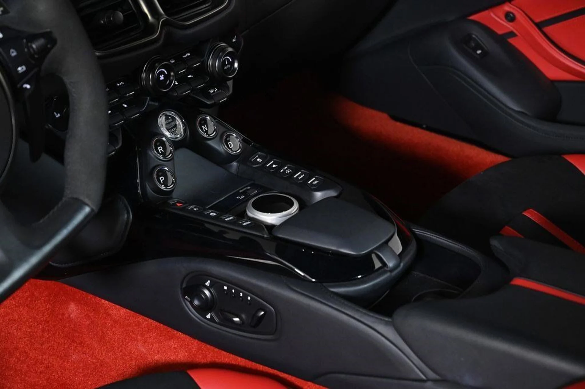 mph014_3718203888_used_2023_aston_martin_vantage_coupe_11350_22936848_14_1024_0b3262f633