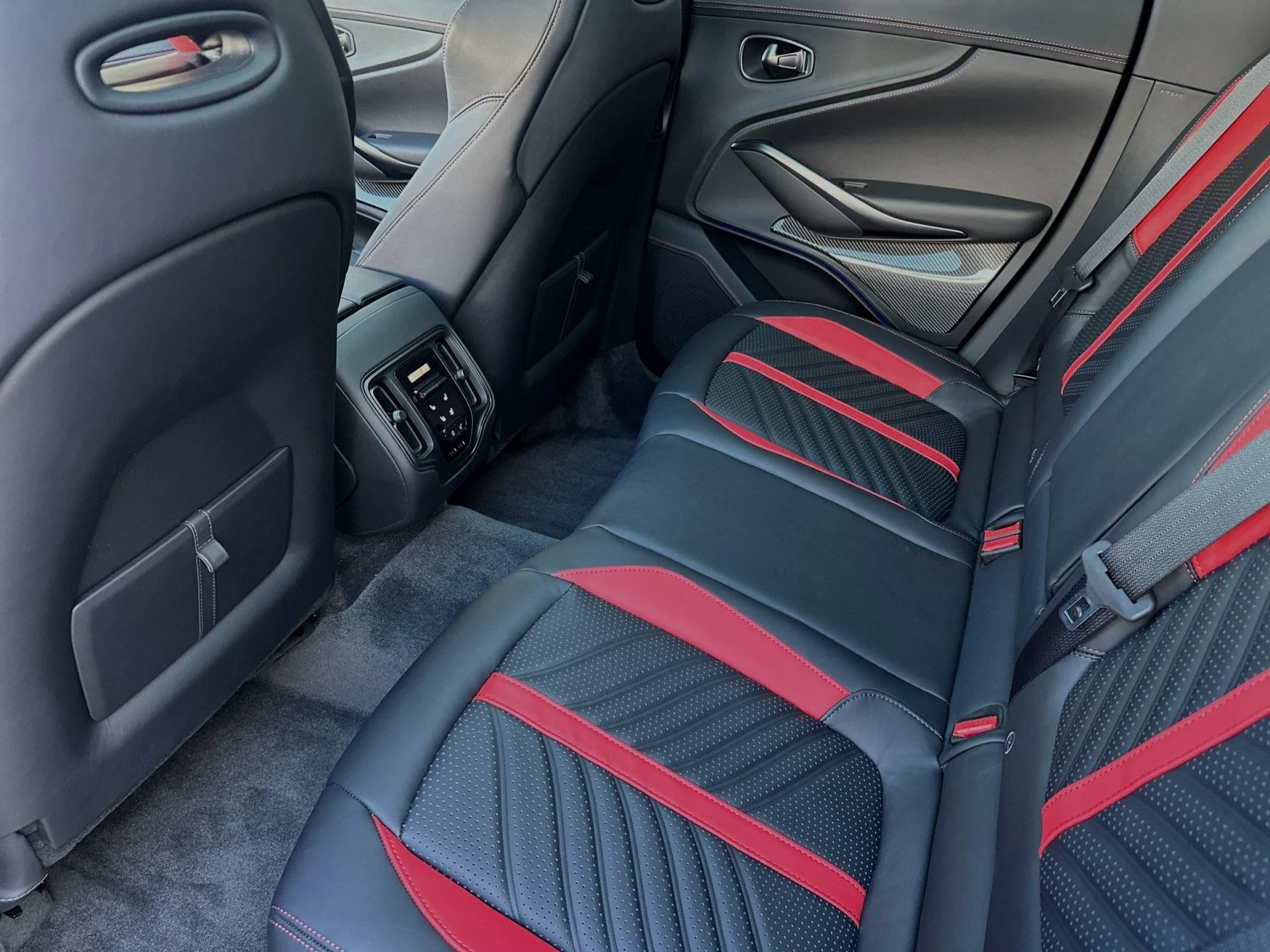 mph014_3723756130_New_2024_Aston_Martin_DBX_707_1747424166_ece48304bf