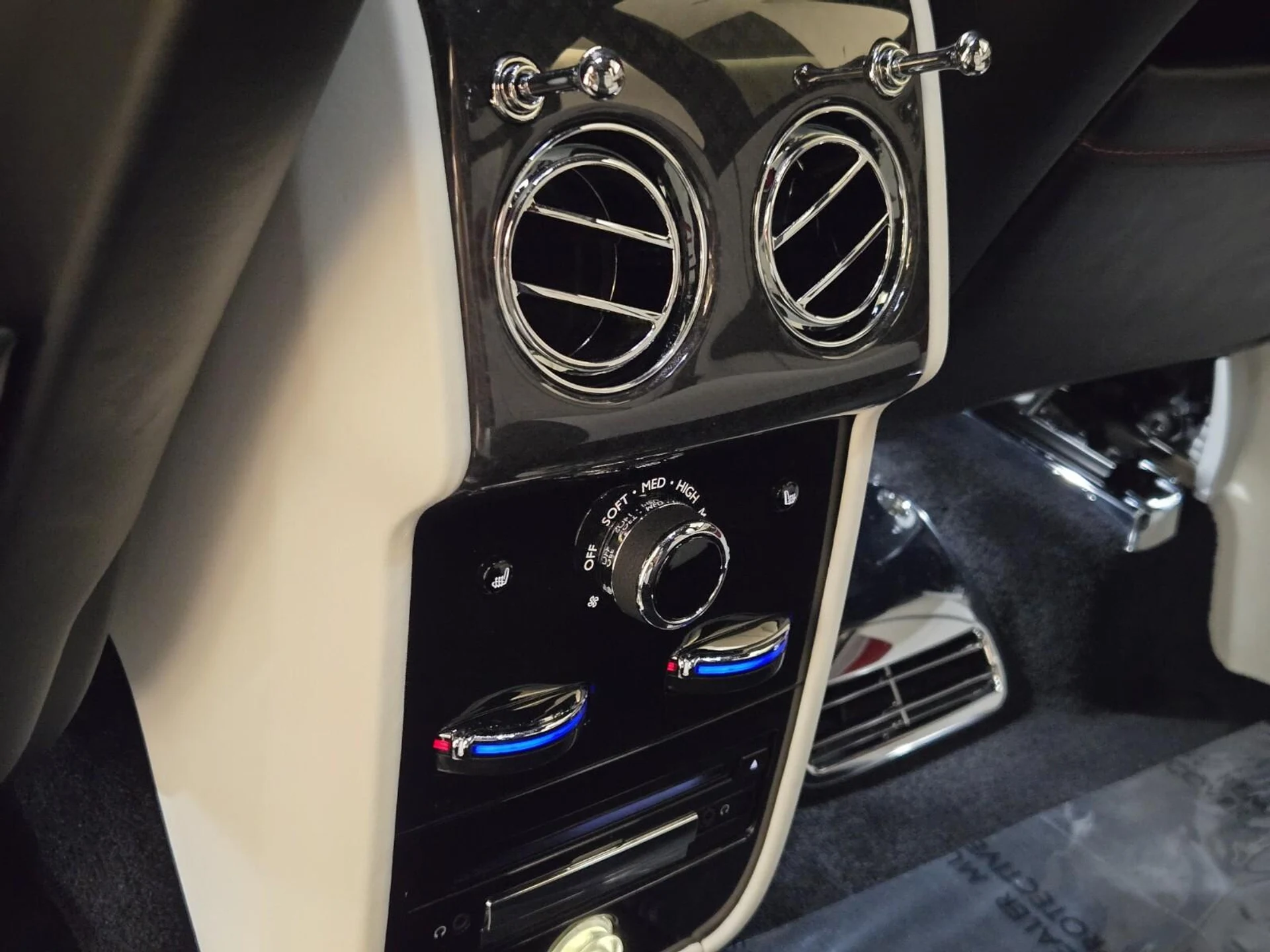 mph014_3726839015_Used_2021_Rolls_Royce_Cullinan_1761977966_419656e8d7