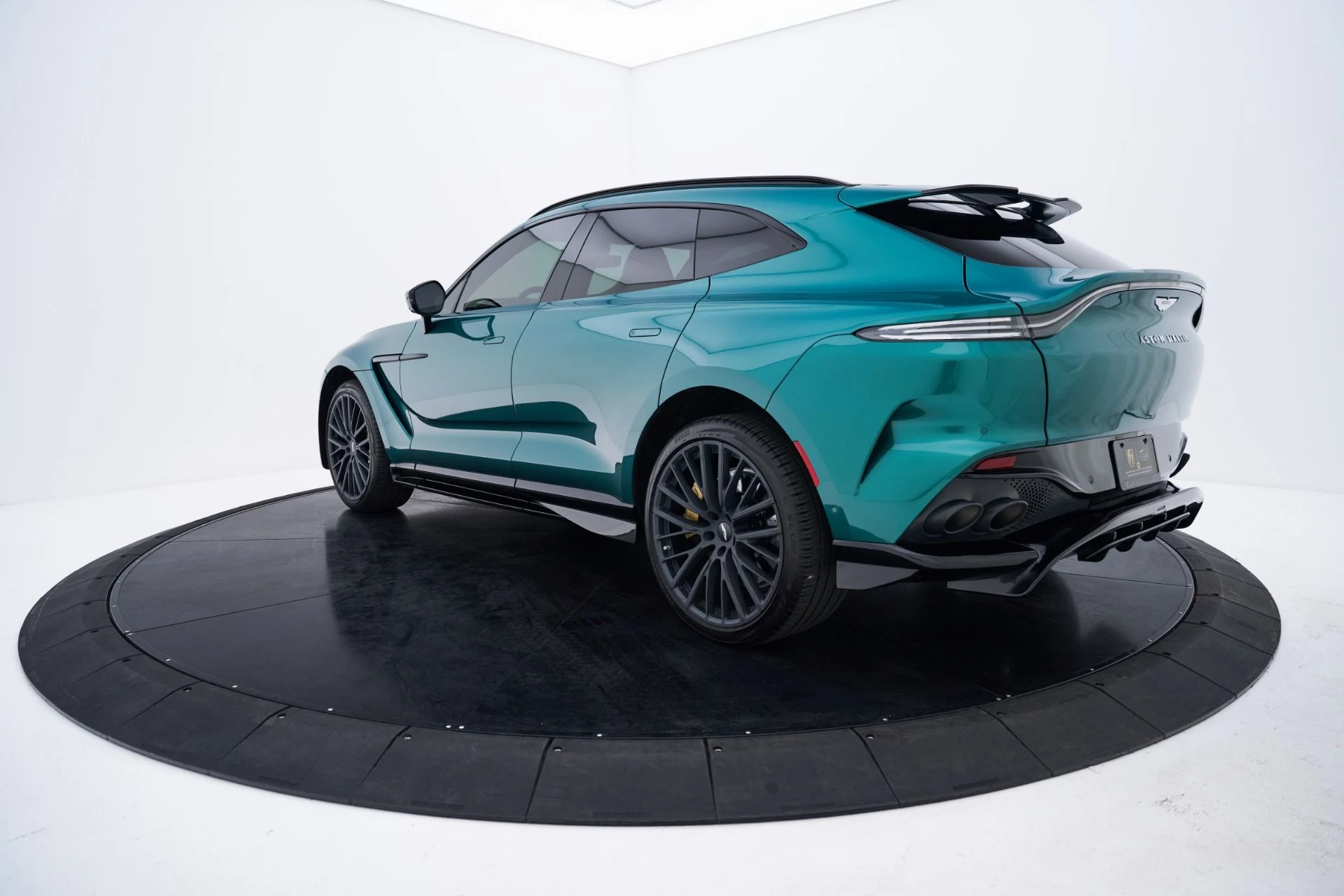 mph014_3727404740_Used_2024_Aston_Martin_DBX_707_1793218303_c7a71317d7