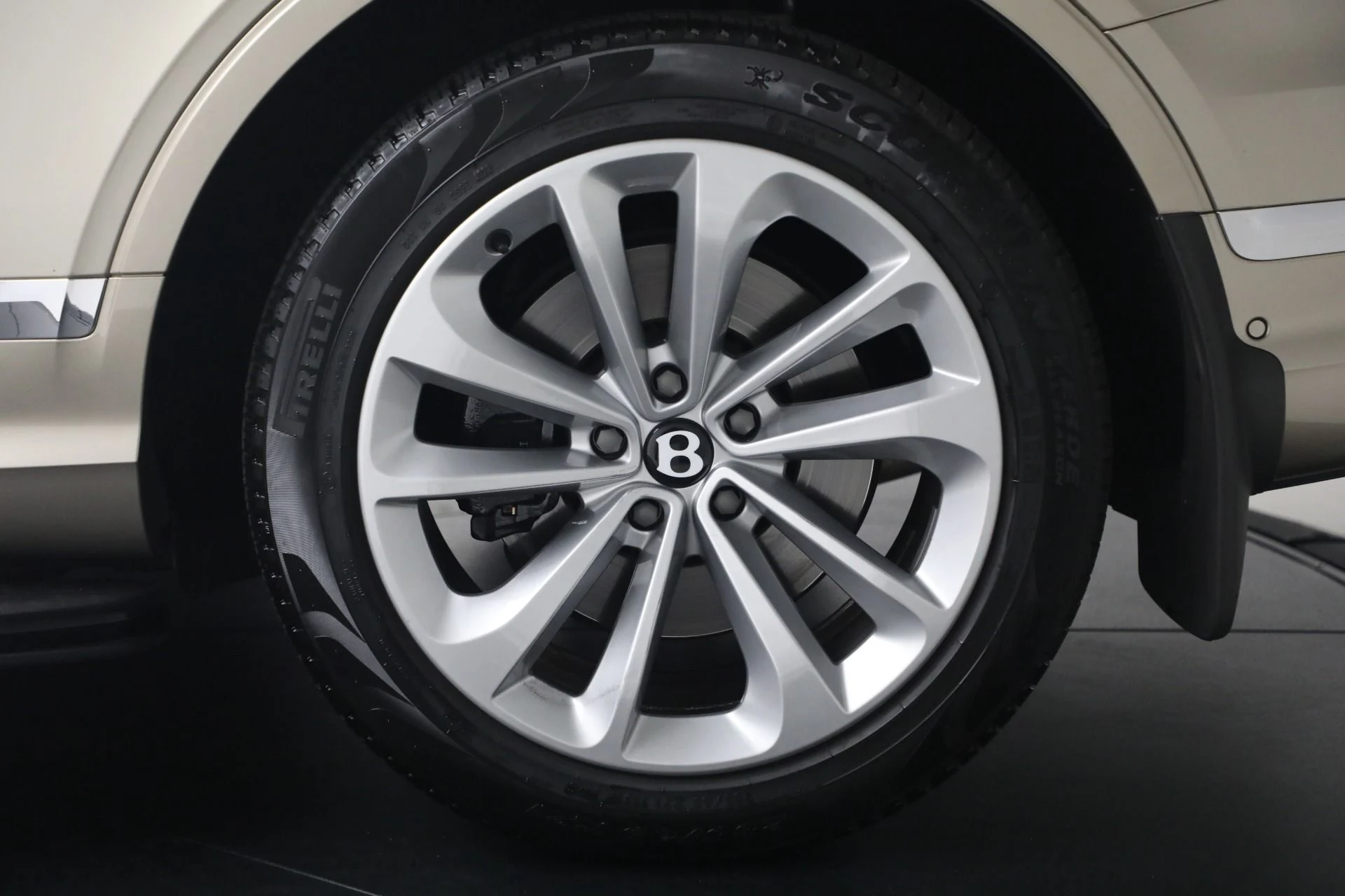 mph014_3729342374_Used_2021_Bentley_Bentayga_V8_1780783511_9649e5d68b