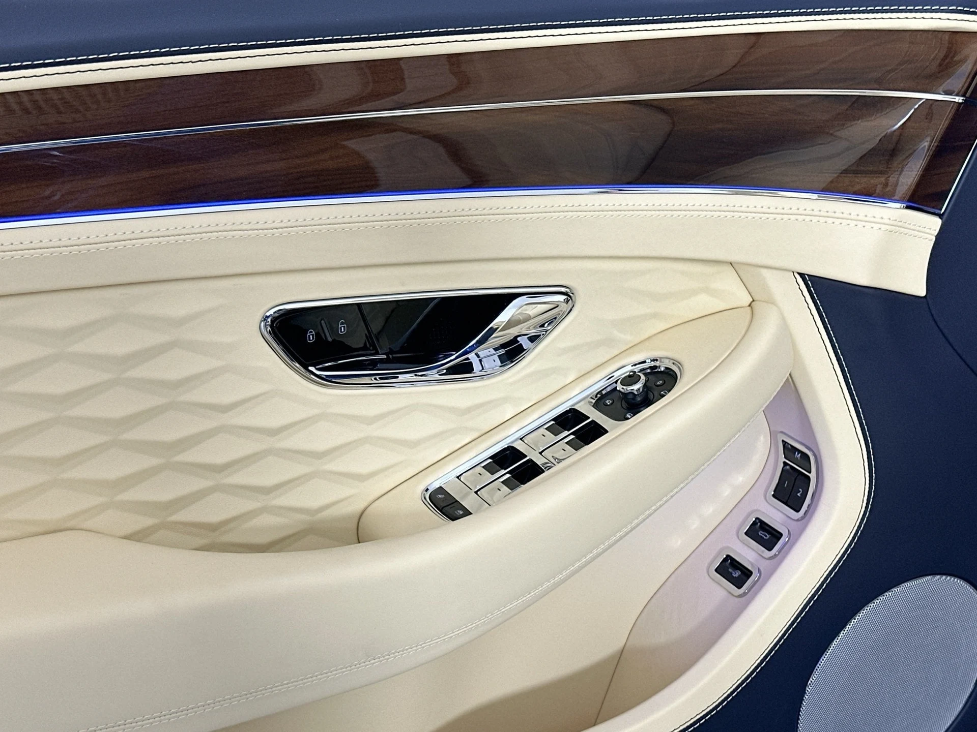 mph014_3734674281_15_7c8ca83ad0