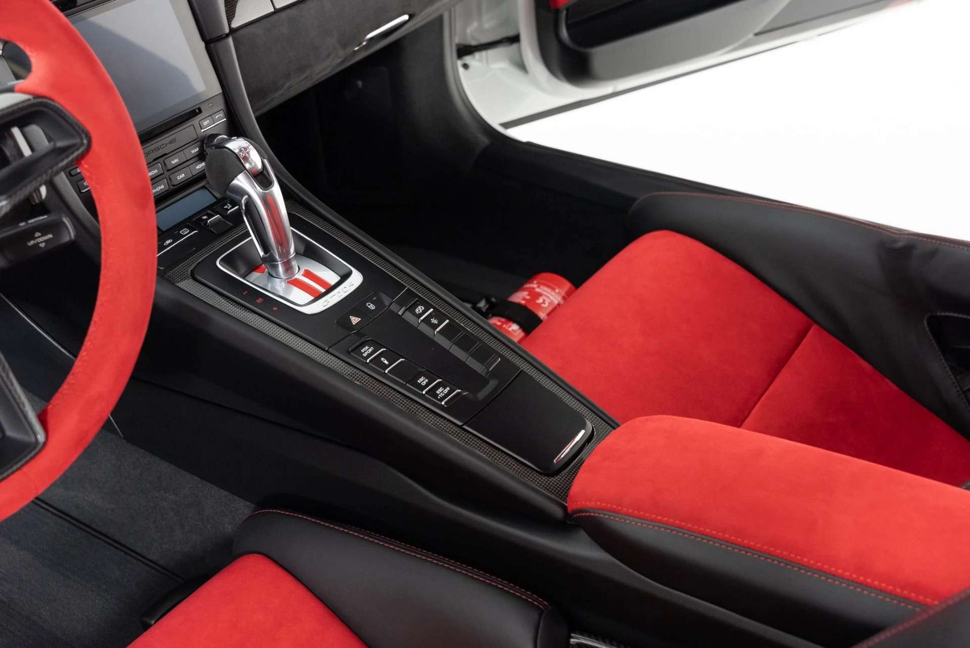 mph014_3743731283_Used_2018_Porsche_911_GT_2_RS_1755537999_1983a15340