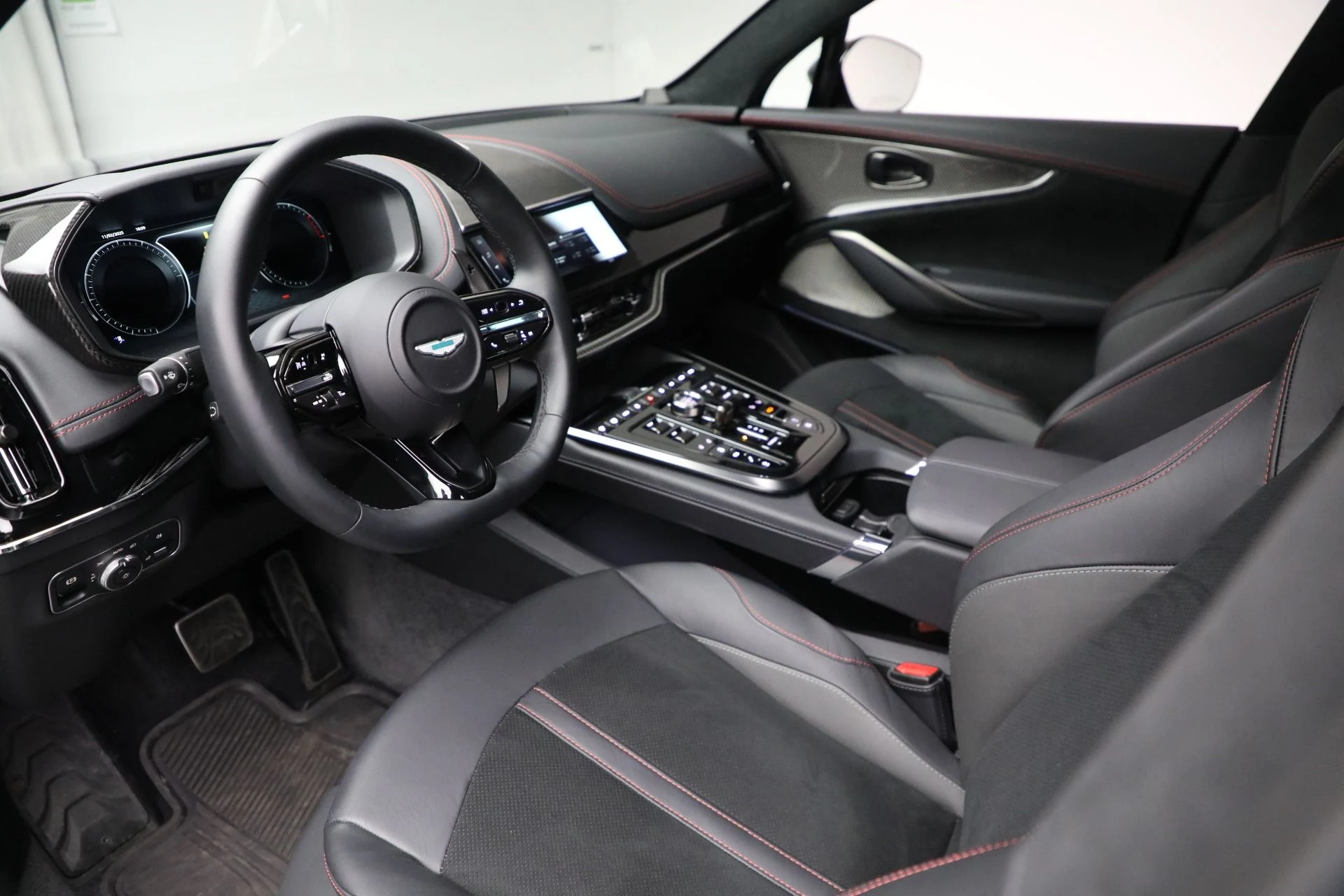 mph014_3747602683_New_2025_Aston_Martin_DBX_707_7b39e83165