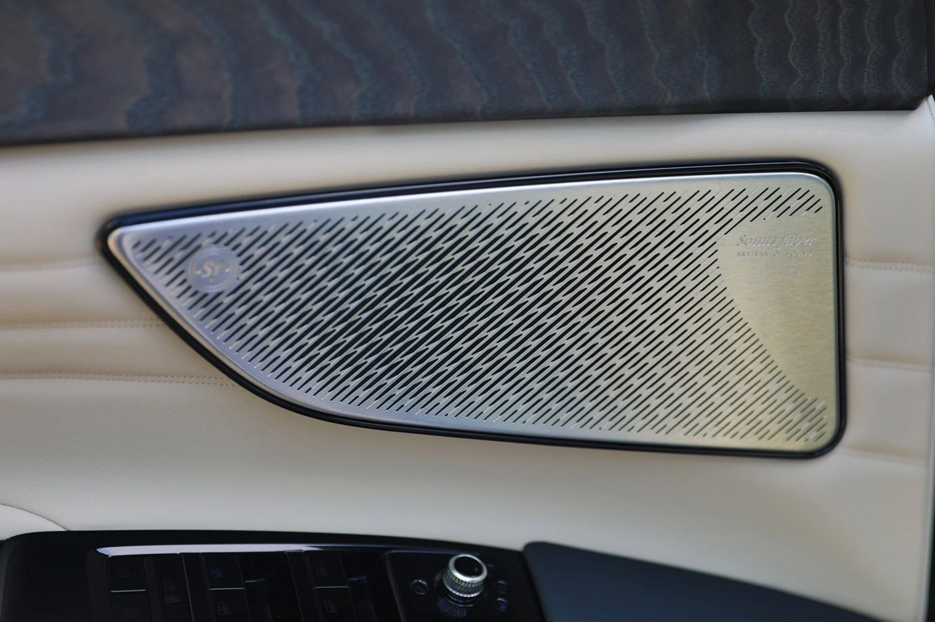 mph014_3747755513_92112a9b3bcc44d6abf1359a2362e010_4eb560a18a