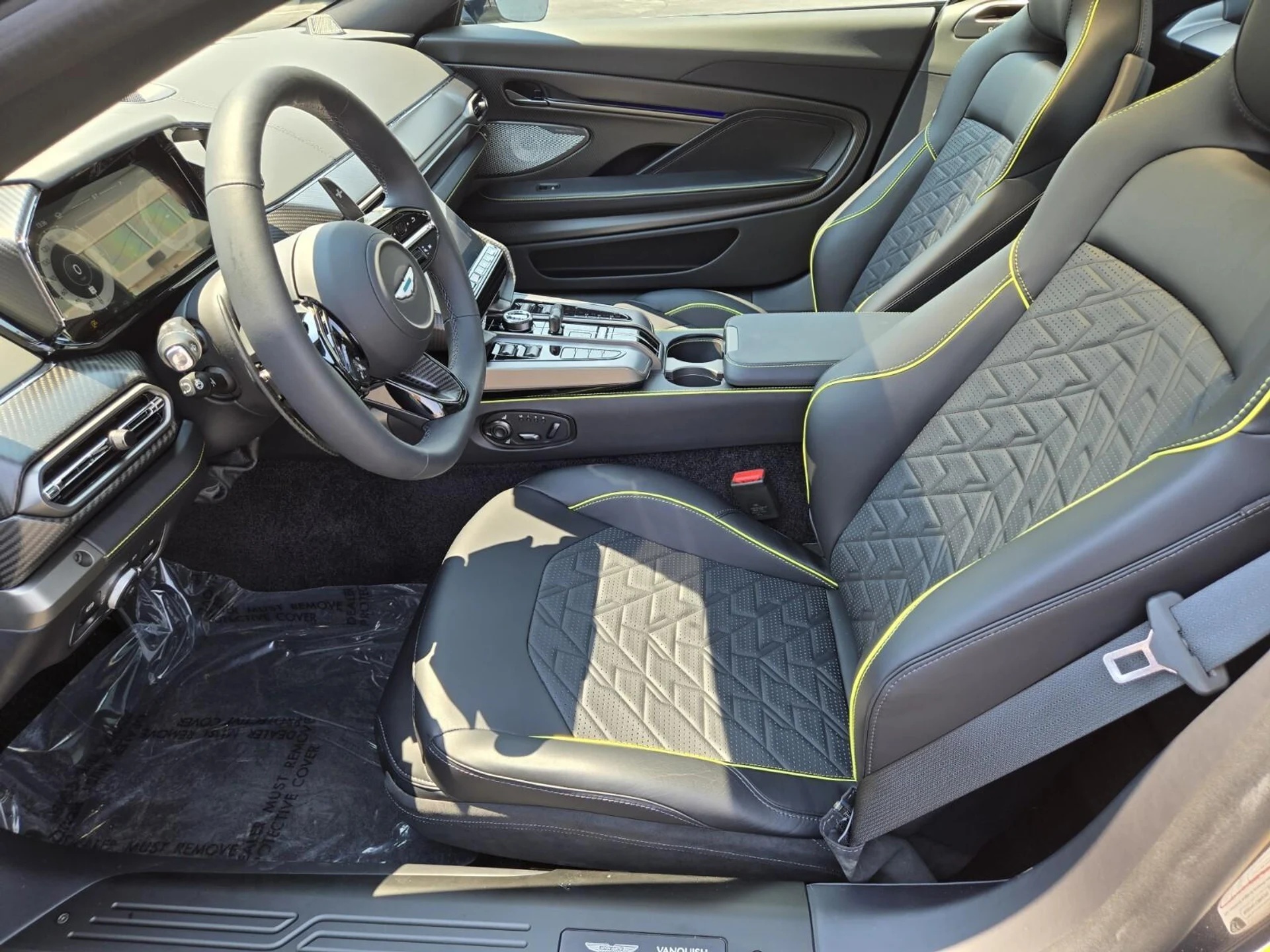 mph014_3763019894_New_2025_Aston_Martin_Vanquish_V12_1754459278_ca17c9e419