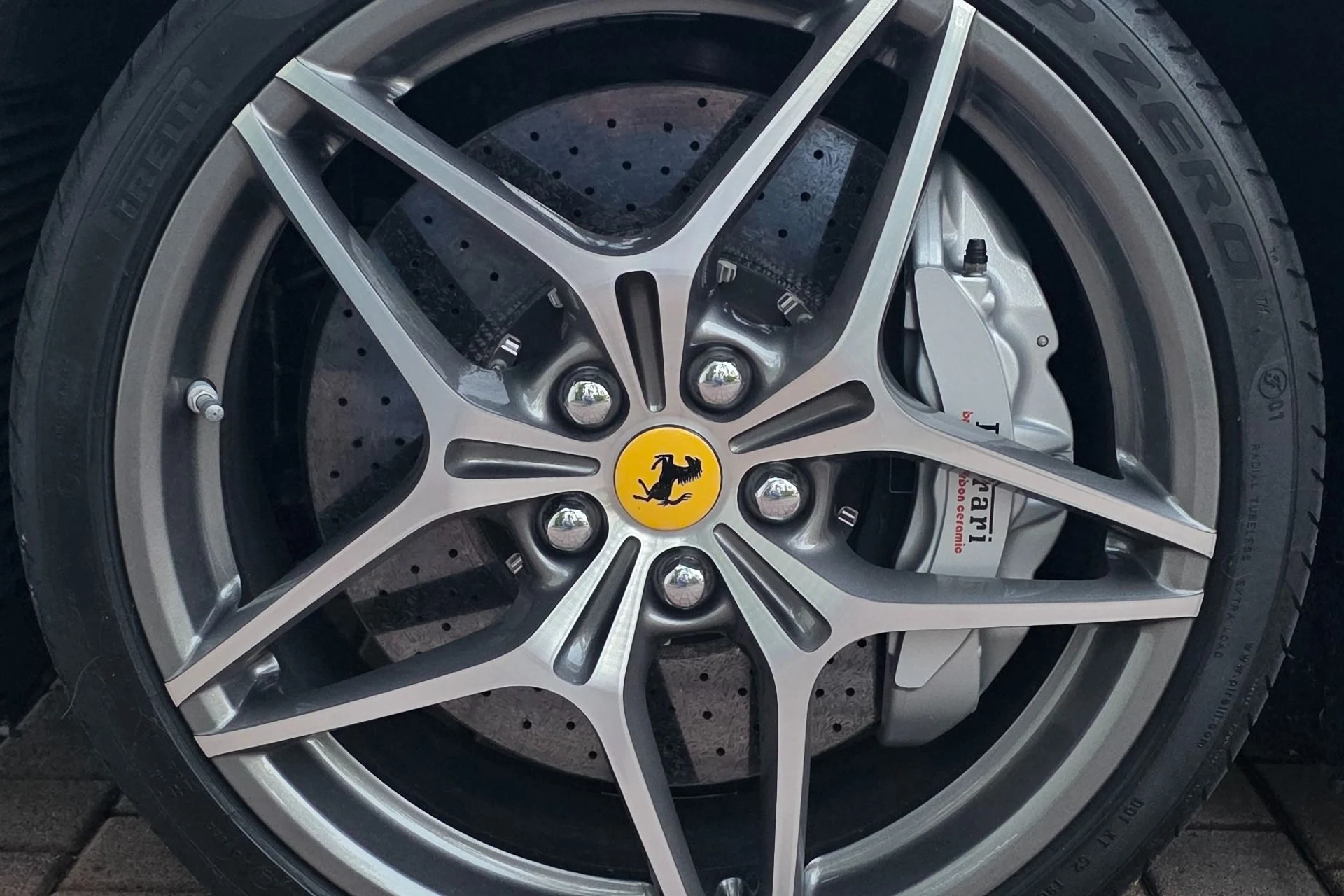 mph014_3763028040_Used_2017_Ferrari_California_T_1763593112_7c4c0c3e8e