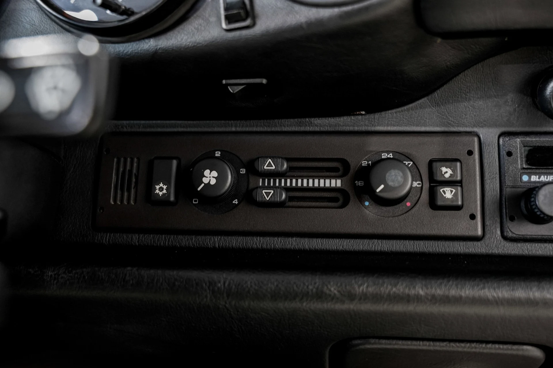 mph014_3775512057_af6b562f6099ea14c2bbf630b84e5142x_7c27676096