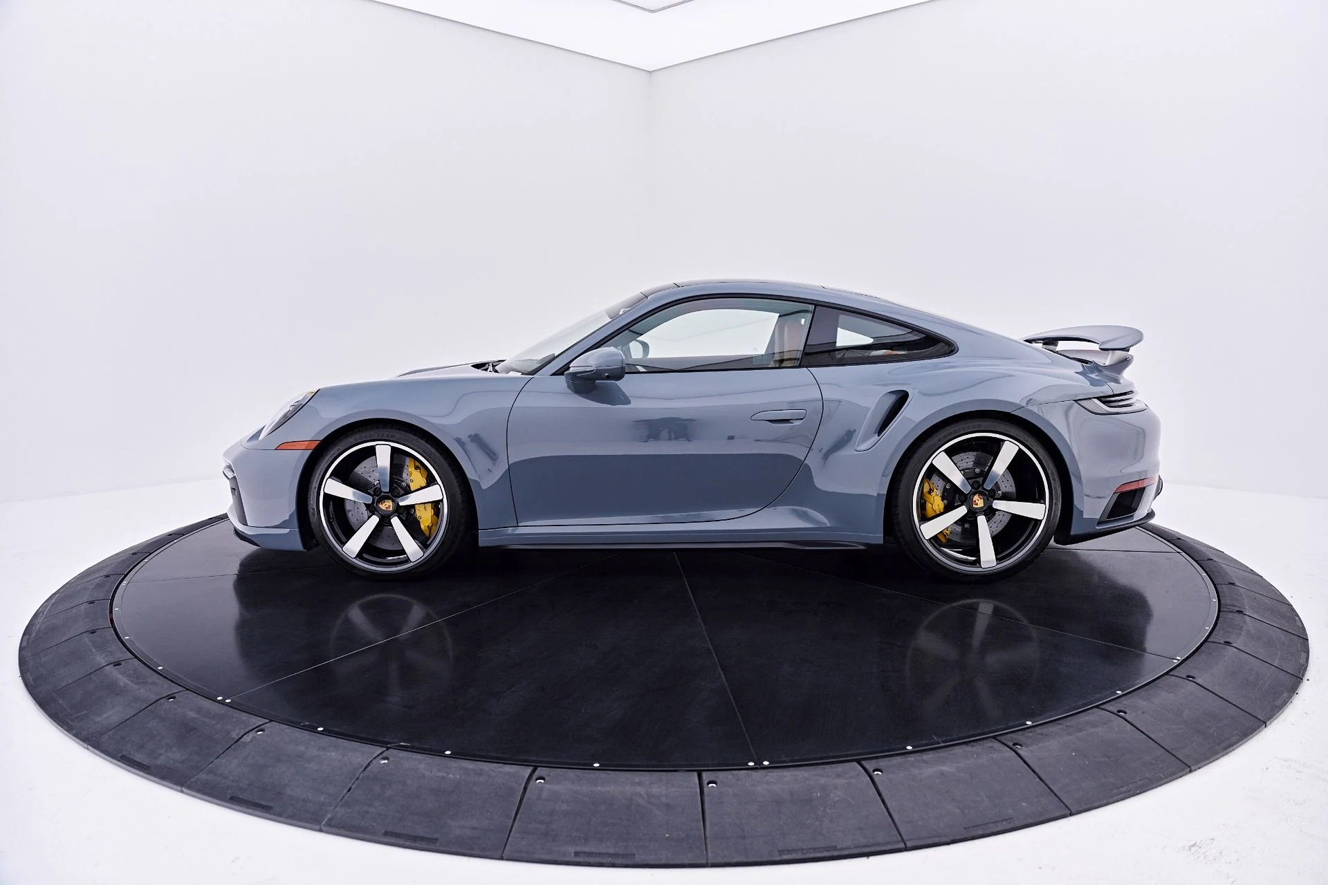 mph014_3783495649_Used_2023_Porsche_911_Turbo_S_1785208114_accec017e7