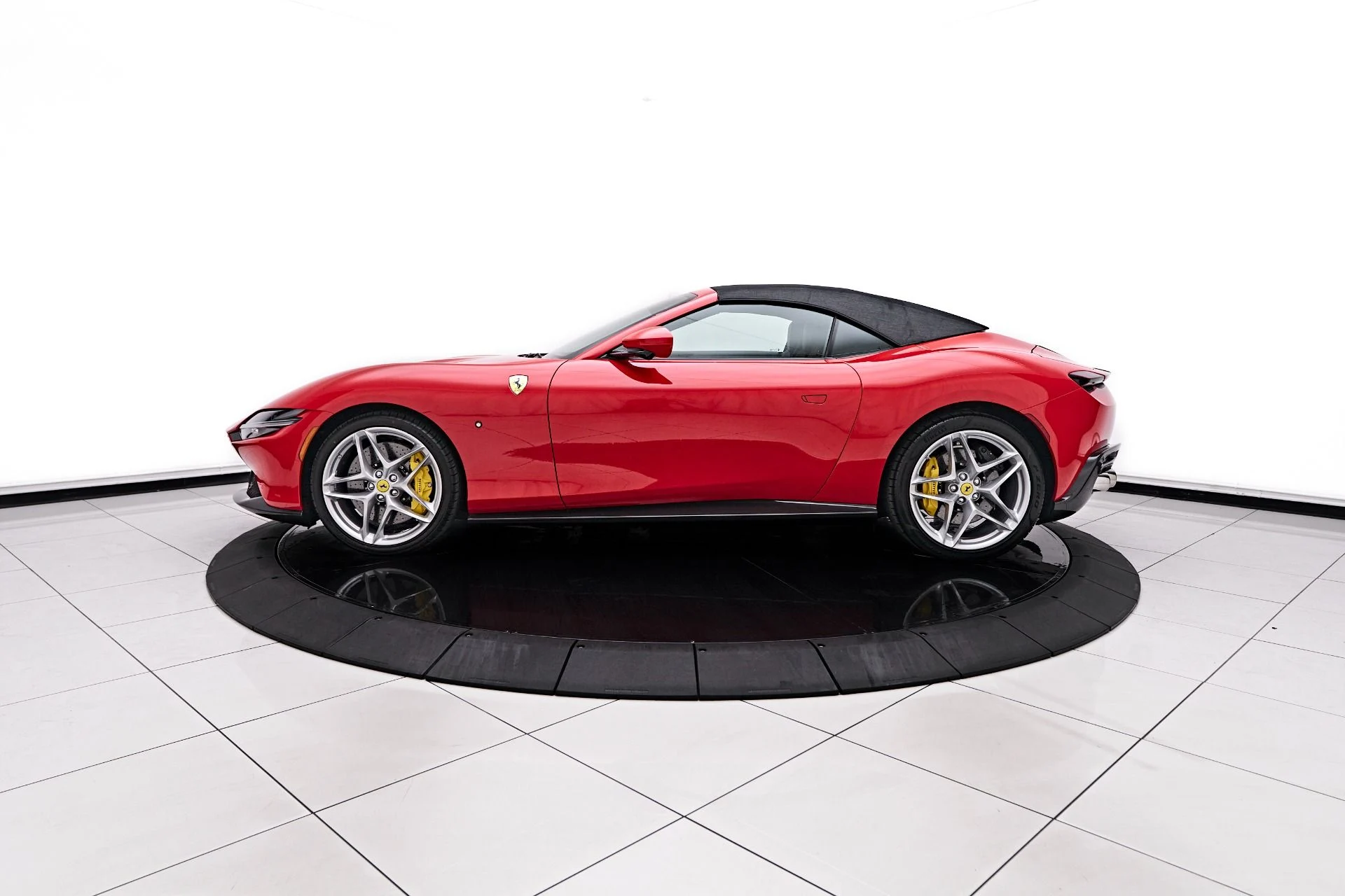 mph014_3787875591_Used_2024_Ferrari_Roma_Base_1757783489_5147f4b1d0