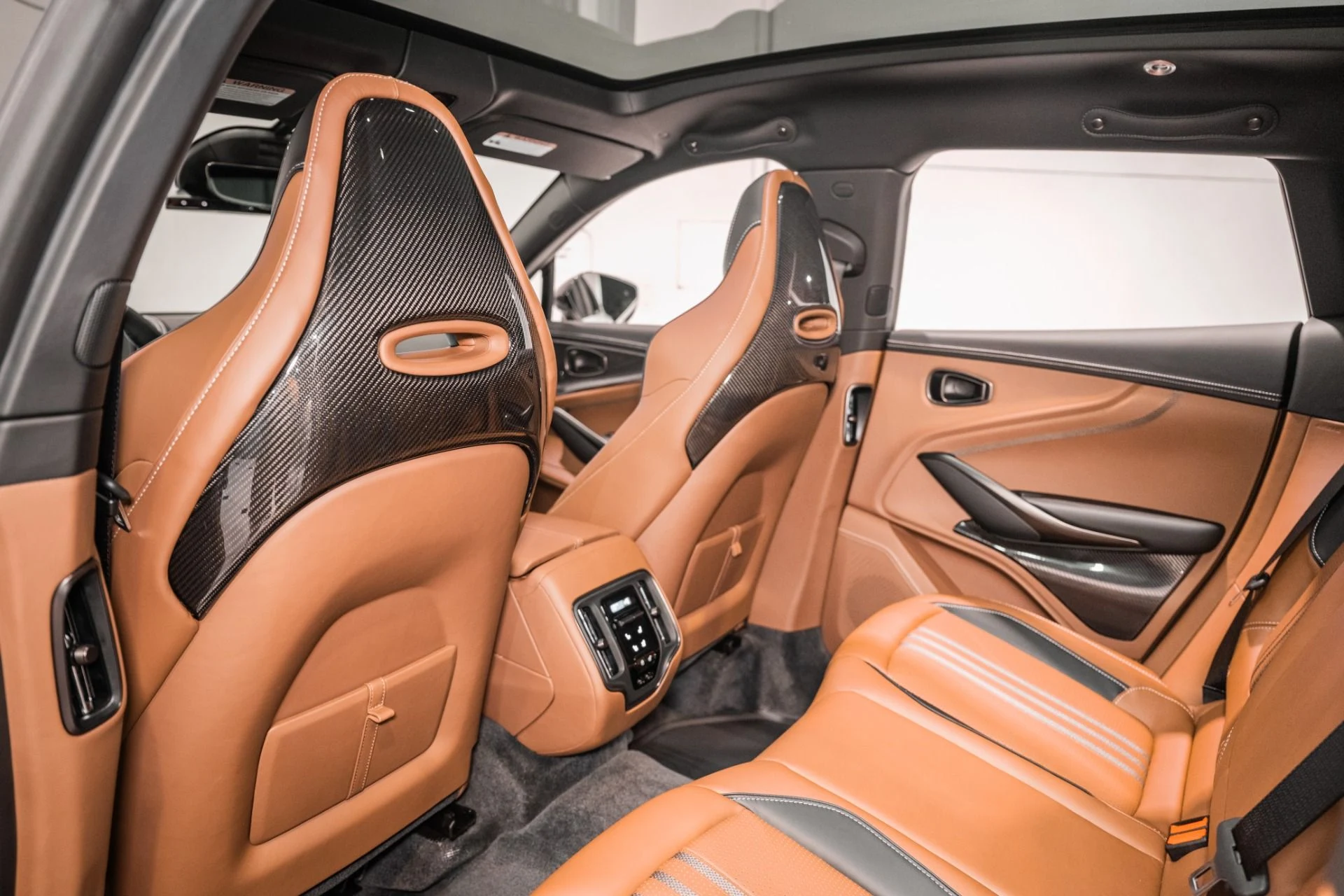 mph014_3790229093_New_2026_Aston_Martin_DBX_707_1780937763_1d5f1e99a9