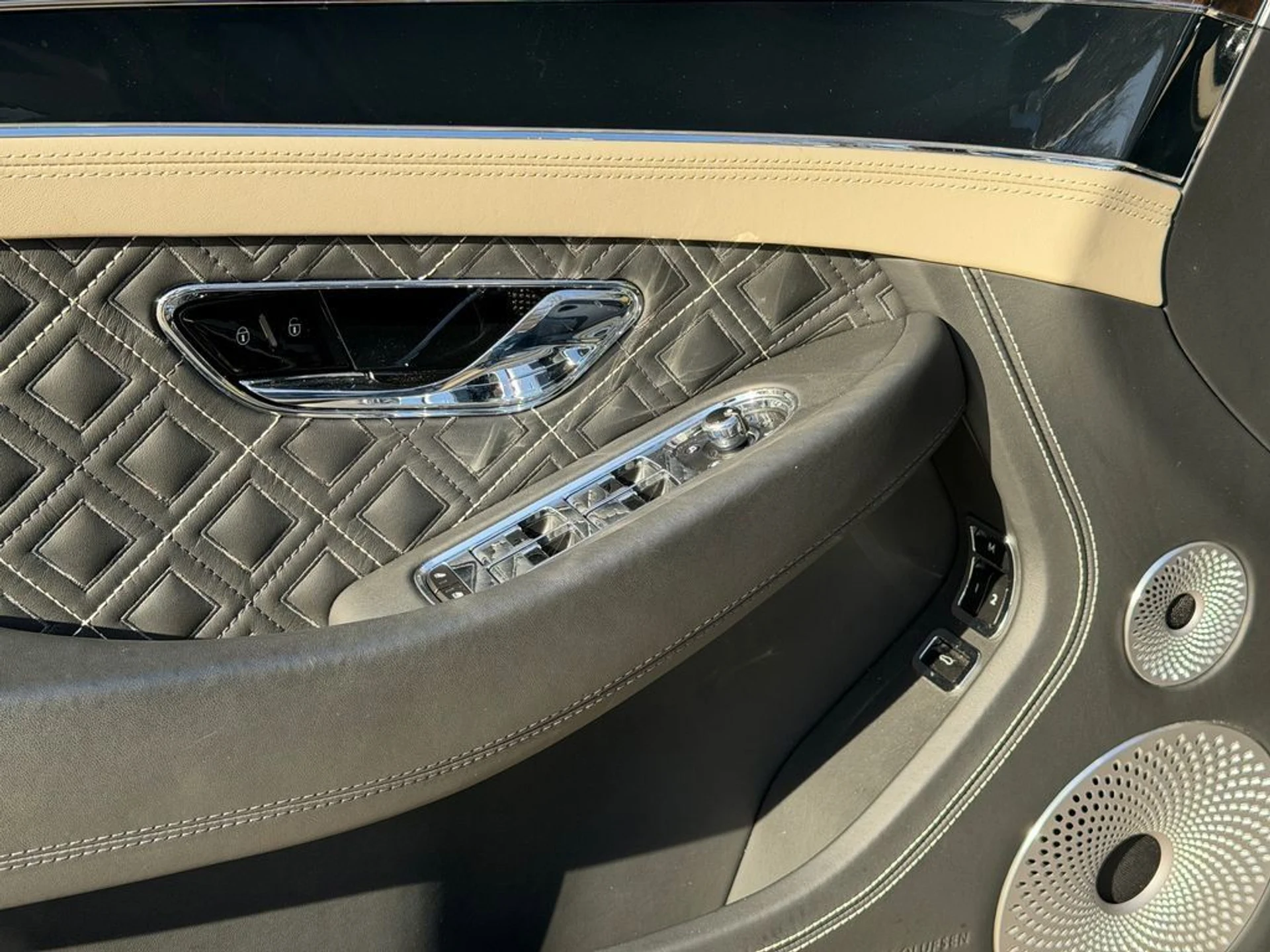 mph014_3792344143_076fefa499324557897a323c6b6a5888_33fbb21026