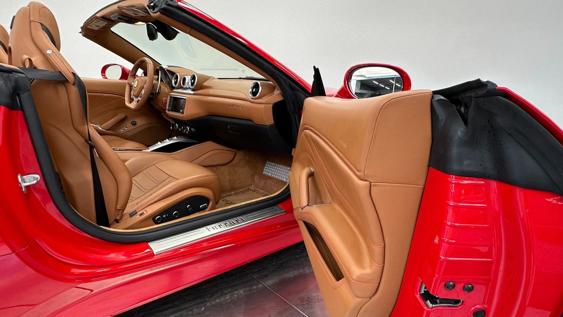 mph014_3806191348_Used_2017_Ferrari_California_T_Handling_Speciale_Extended_Cuoio_leather_1771366048_71a9f57cb9