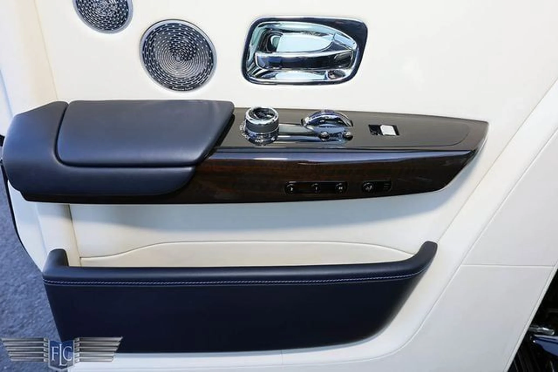 mph014_3817715126_used_2018_rolls_royce_phantom_sedan_6305_22718398_19_640_592fbcfb15