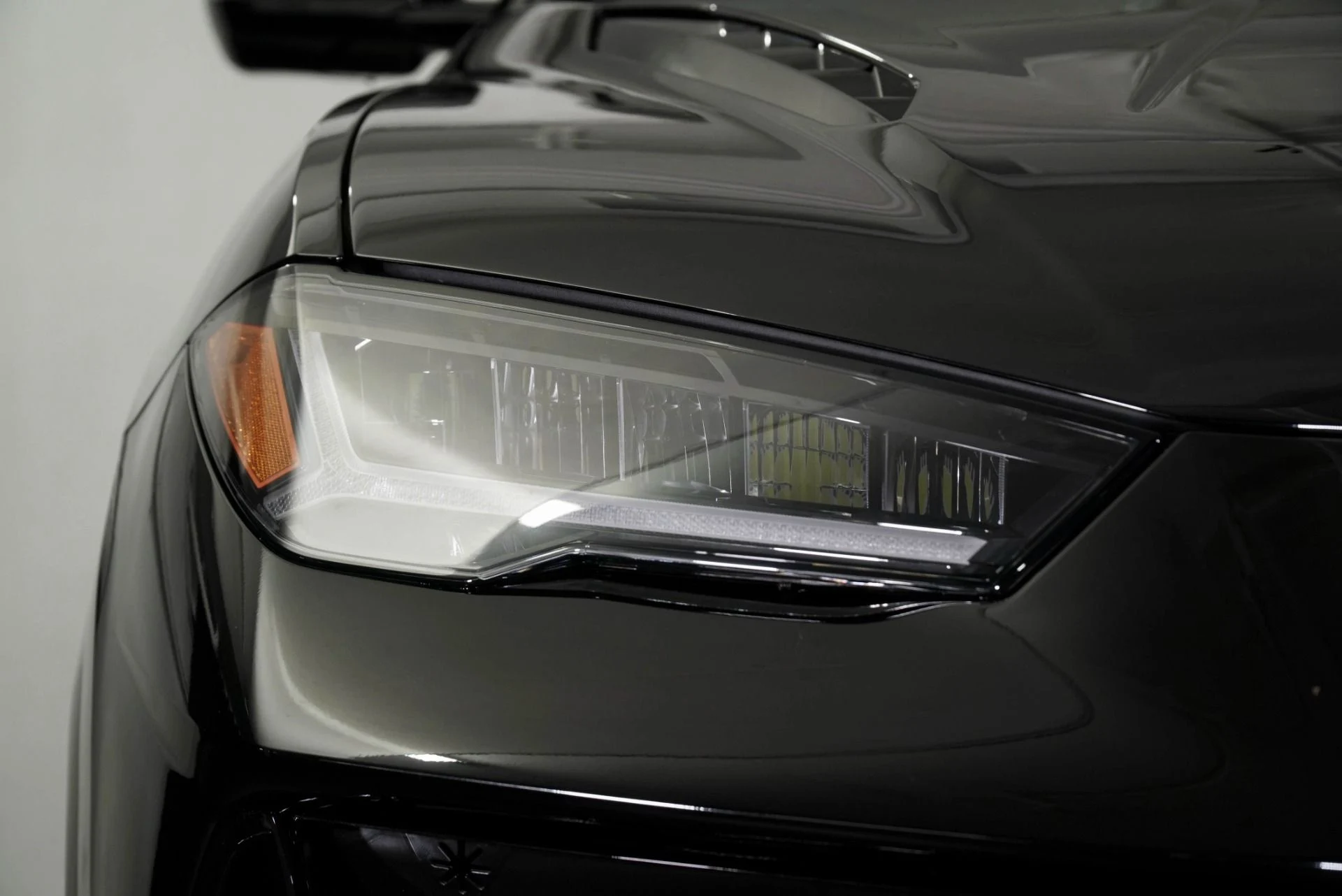 mph014_3824596824_Used_2024_Lamborghini_Urus_S_1775152944_0cf61d9ead