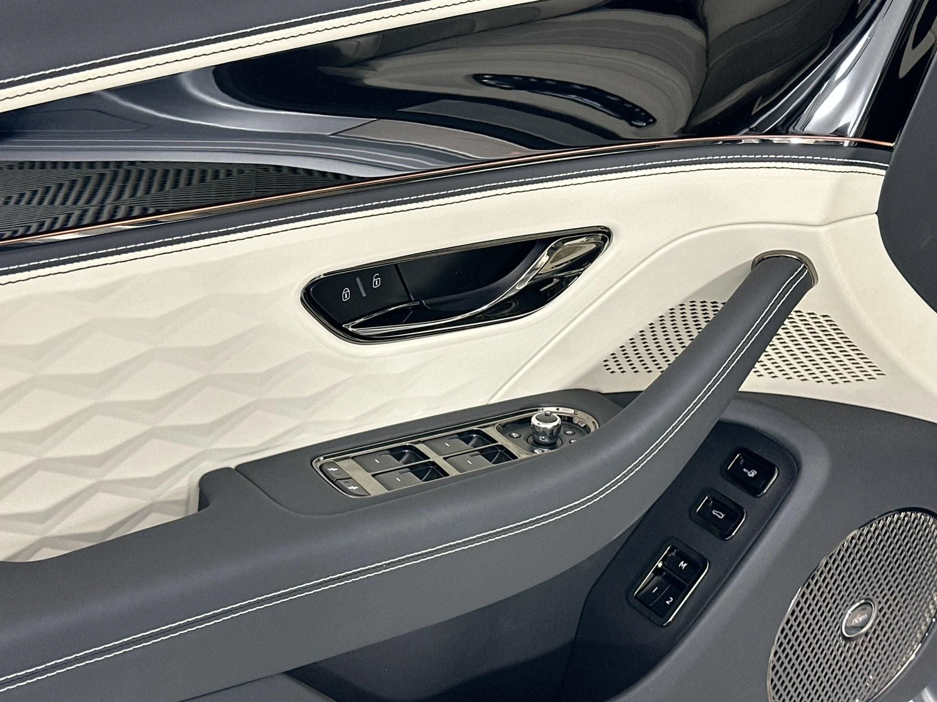 mph014_3840482542_15_a9d46bb6d3