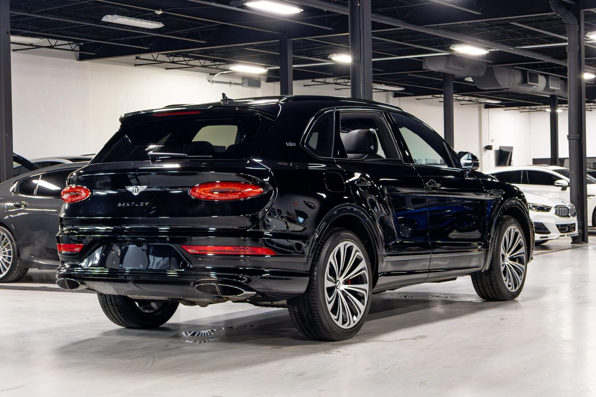 mph014_3846085943_Used_2021_Bentley_Bentayga_V8_1775865878_8f1598873a