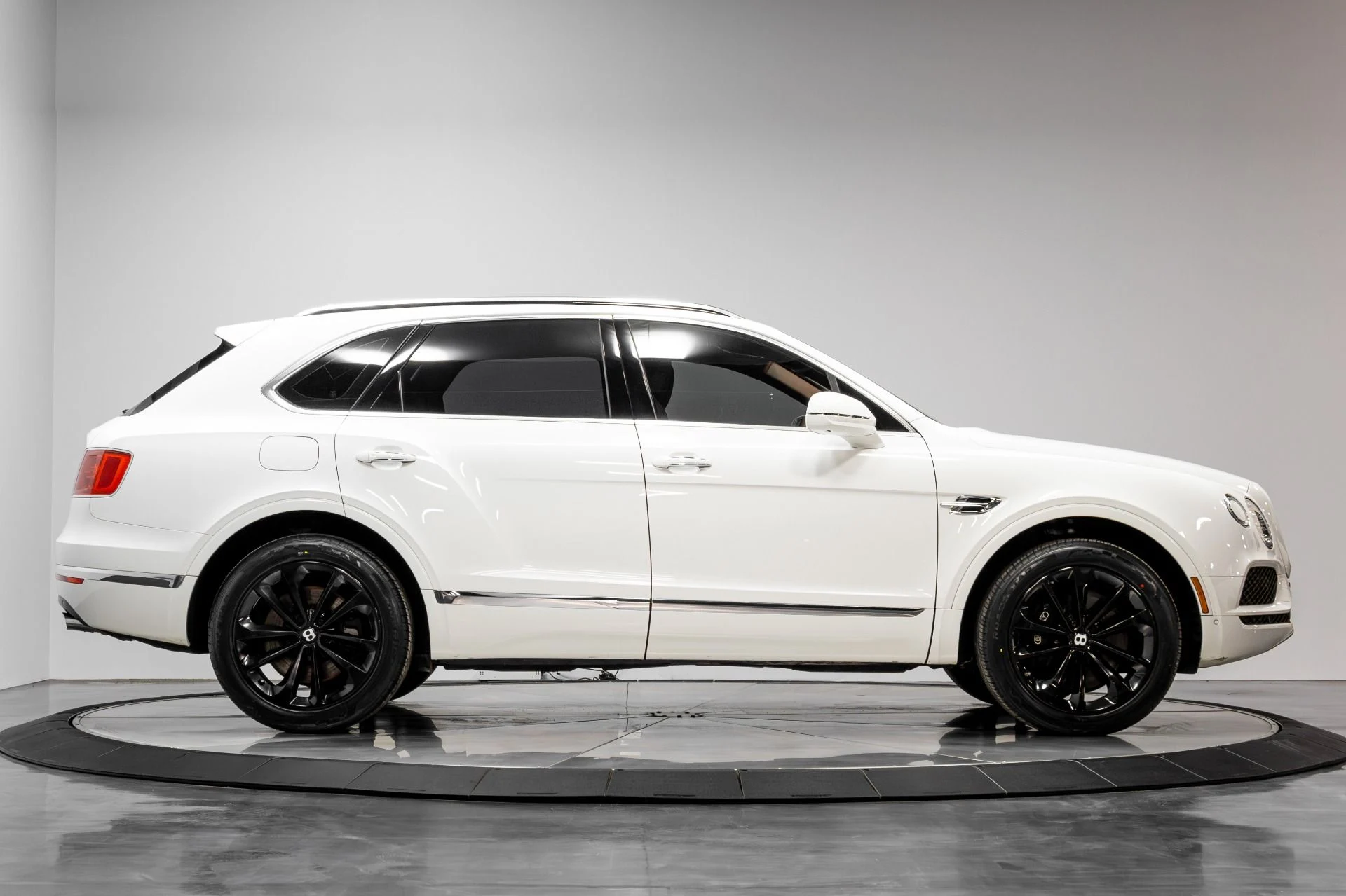 mph014_3850827913_Used_2019_Bentley_Bentayga_V8_1771459975_8d97a213a6