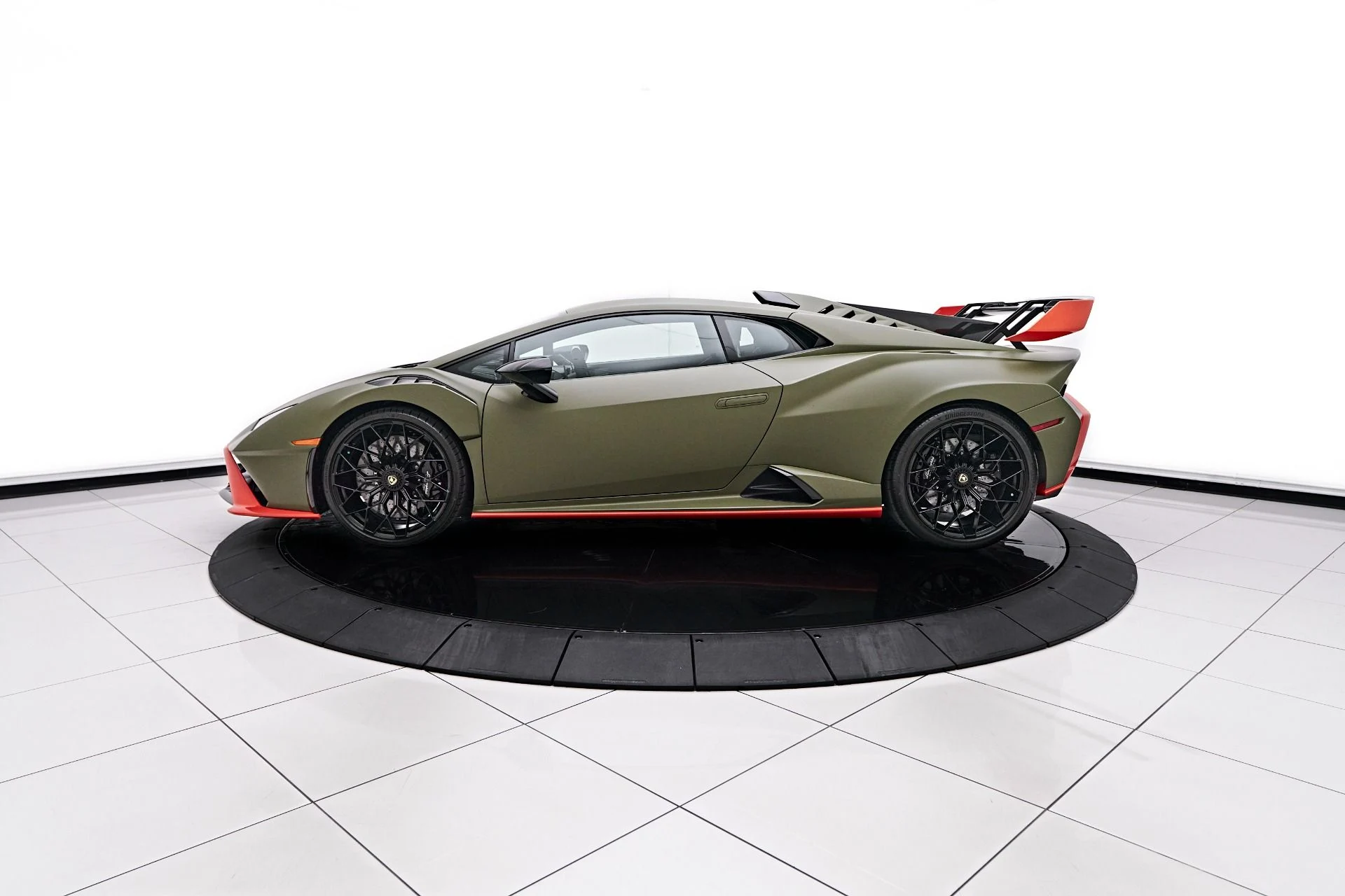 mph014_3852130988_Used_2023_Lamborghini_Huracan_STO_Base_1748993221_05b63147ae