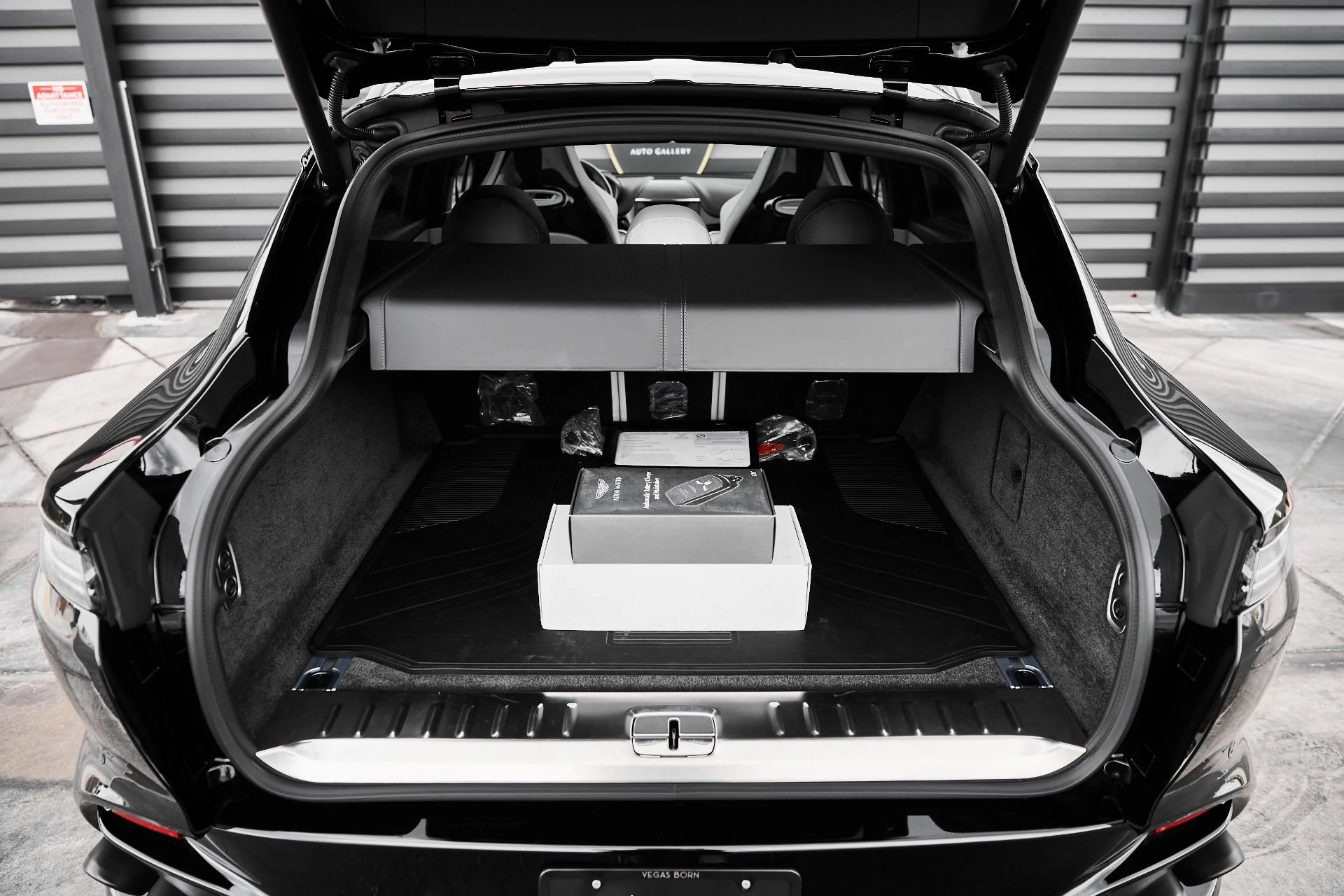 mph014_3858784614_Used_2025_Aston_Martin_DBX_707_1775007947_7ef33eb3ec