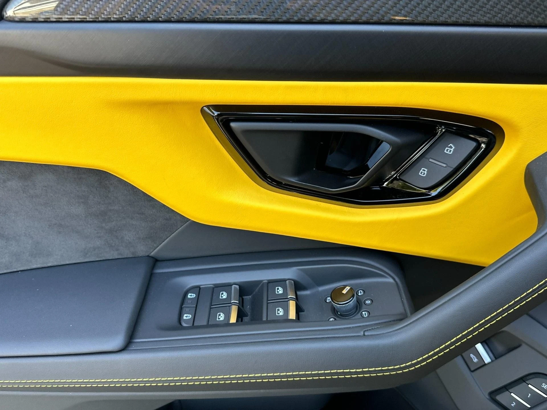 mph014_3868202034_New_2024_Lamborghini_Urus_S_1747424125_4465da1765