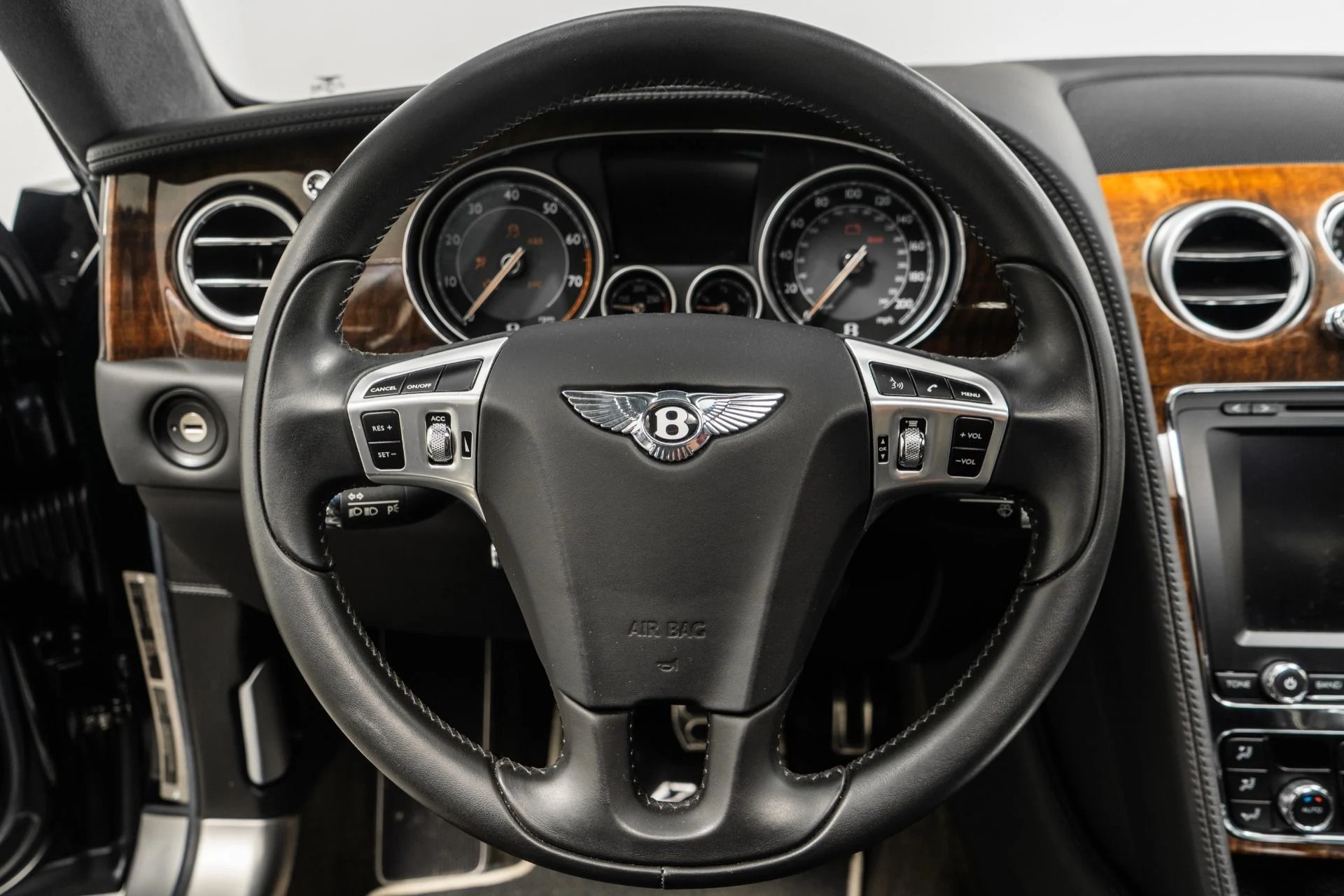 mph014_3873378668_Used_2015_Bentley_Flying_Spur_V8_1757017616_f7b2bc5001