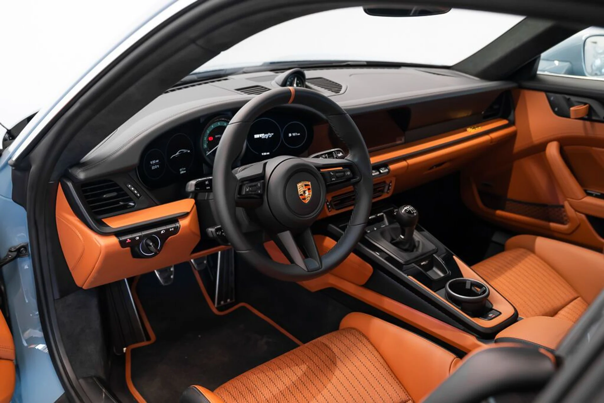 mph014_3874505679_porsche_911_2024_jpg_v_1755118453_7ca3e79e4e