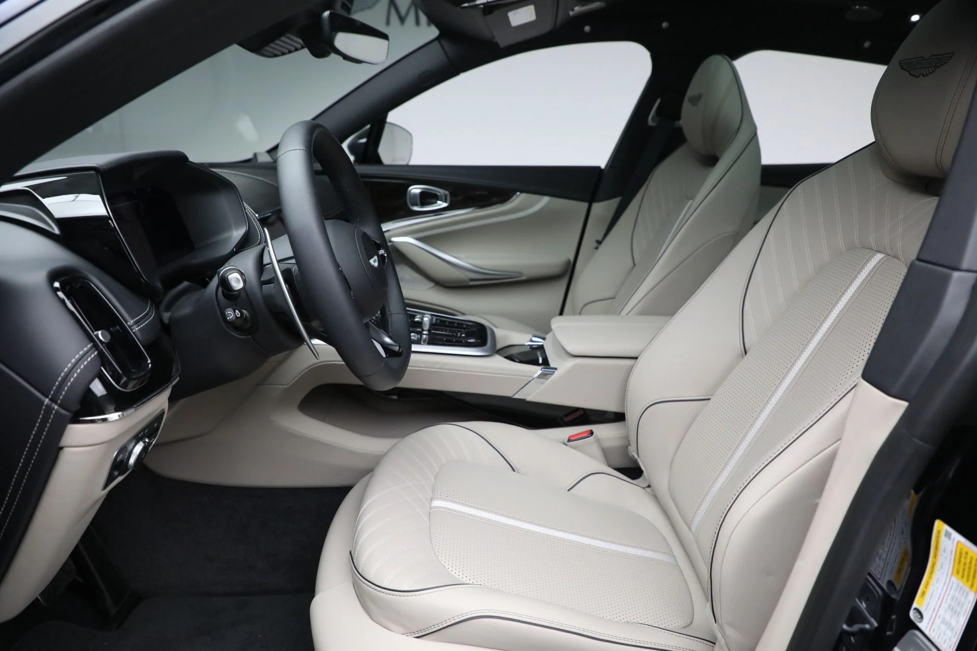 mph014_3882251759_New_2025_Aston_Martin_DBX_707_9c51bbabf5