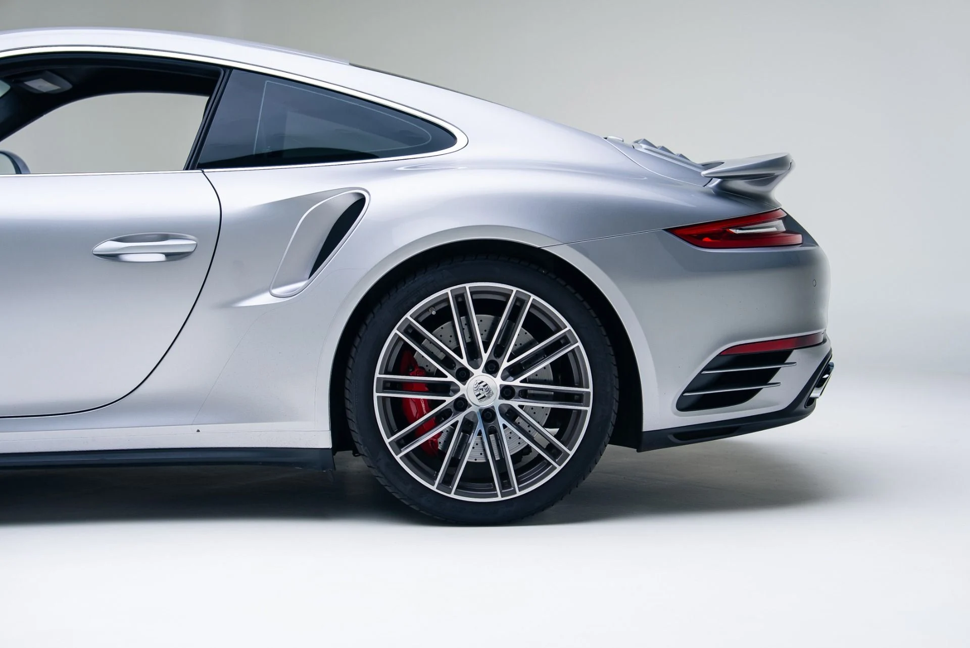 mph014_3885738843_Used_2018_Porsche_911_Turbo_1765307368_f26e13649a