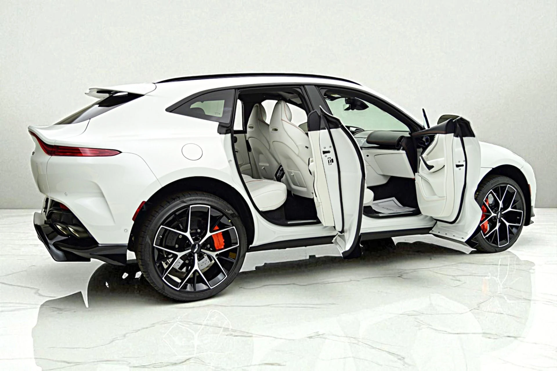 mph014_3888121152_New_2025_Aston_Martin_DBX_707_75f851afa5