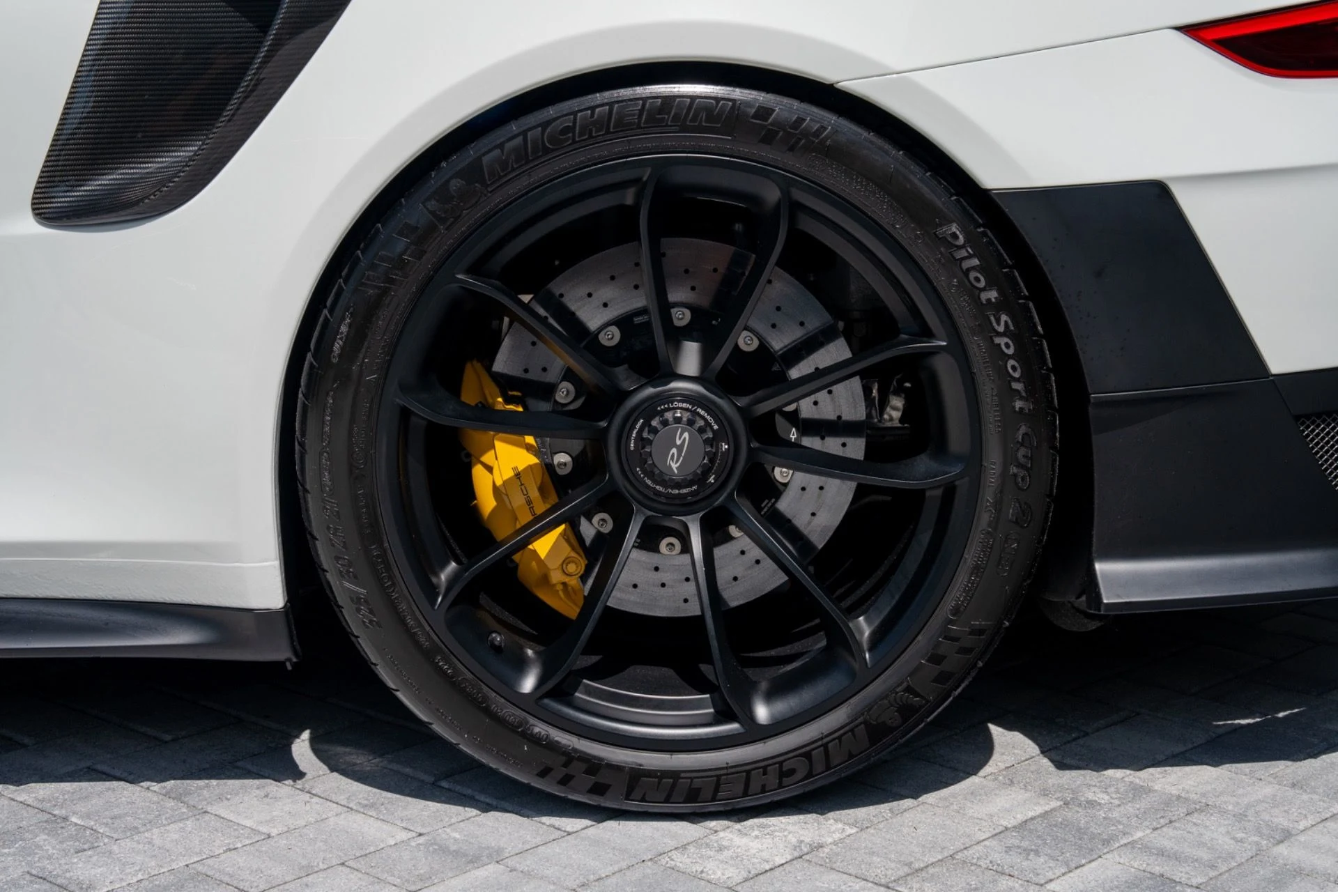 mph014_3898616720_Used_2018_Porsche_911_GT_2_RS_1782839837_e28a3f1e38