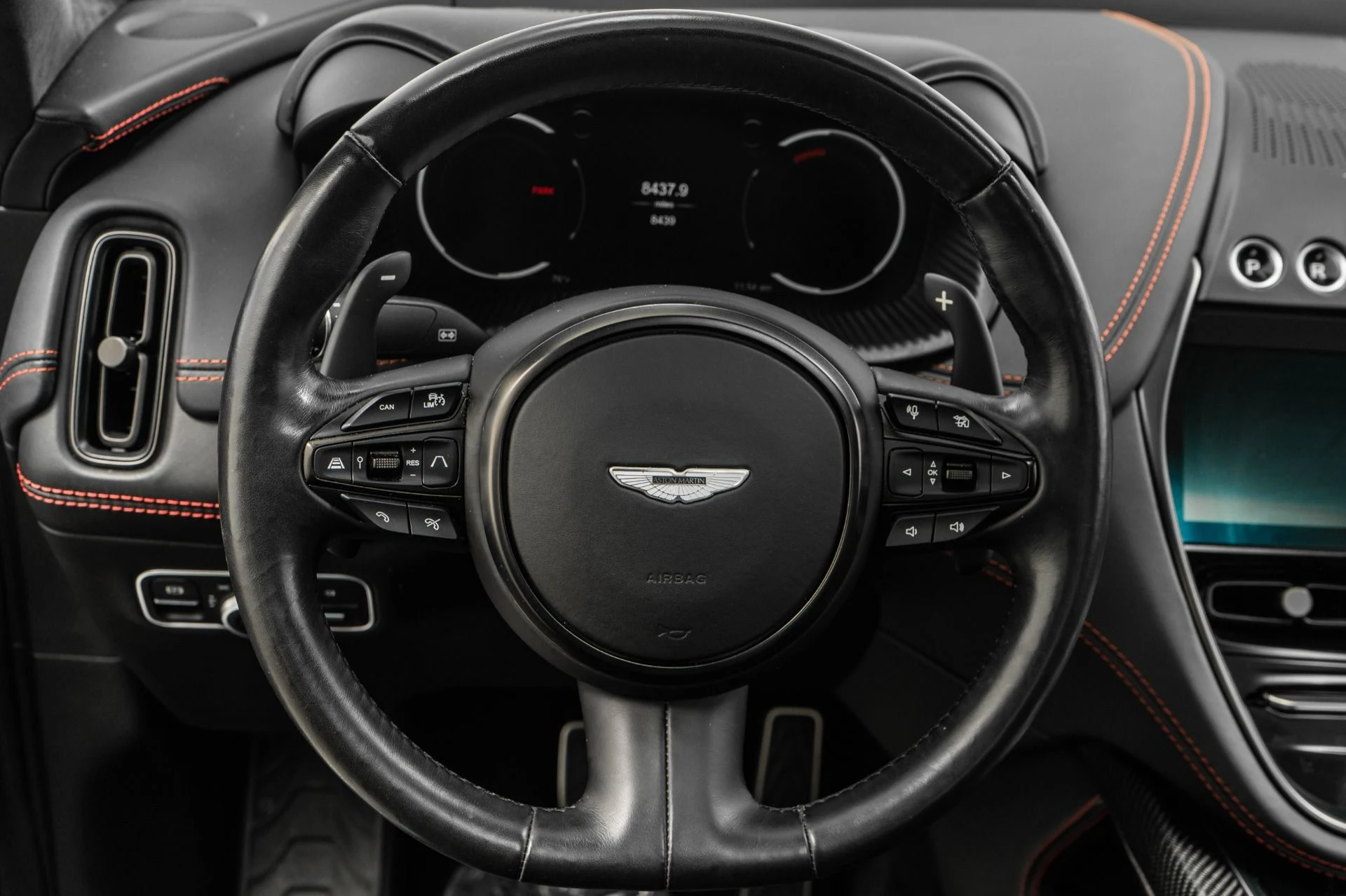 mph014_3900169873_Used_2022_Aston_Martin_DBX_1755547970_b24f1b5d85