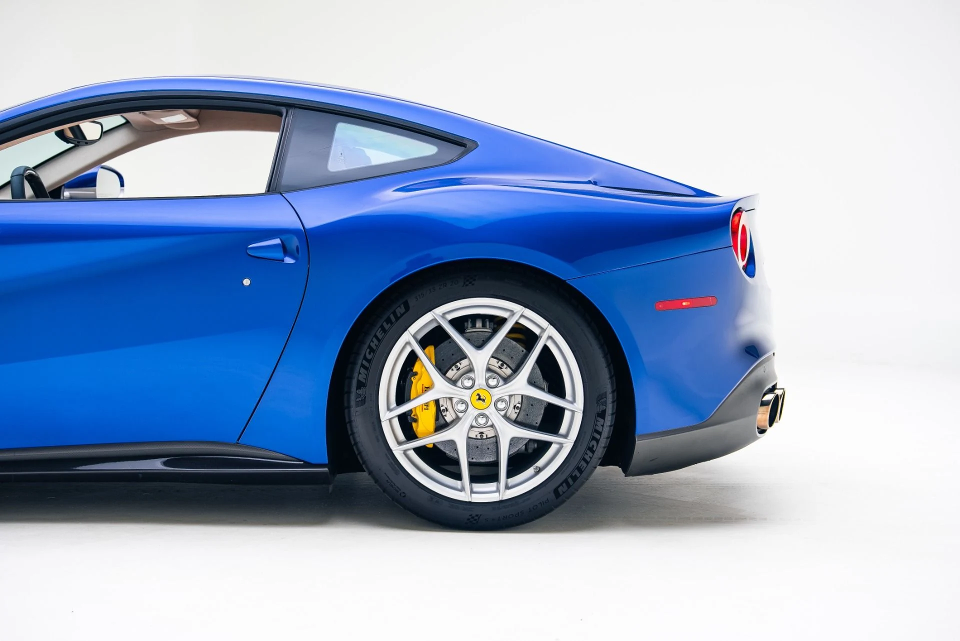 mph014_3907687552_Used_2016_Ferrari_F12berlinetta_1784927197_301fc4f49a
