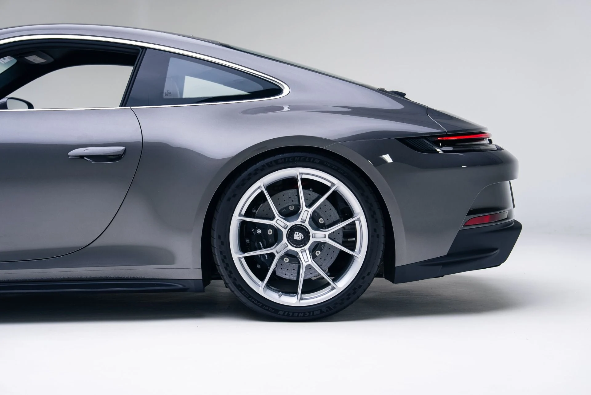 mph014_3910087288_Used_2024_Porsche_911_GT_3_1764979904_1f0d8071db