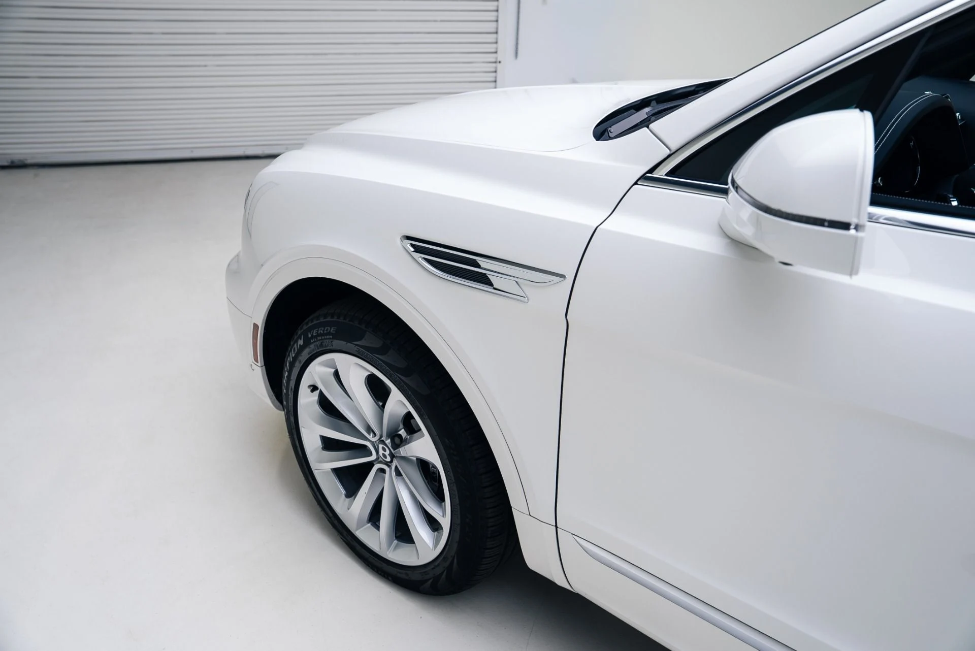 mph014_3919329462_Used_2024_Bentley_Bentayga_V8_1765307017_b8ea8a126b