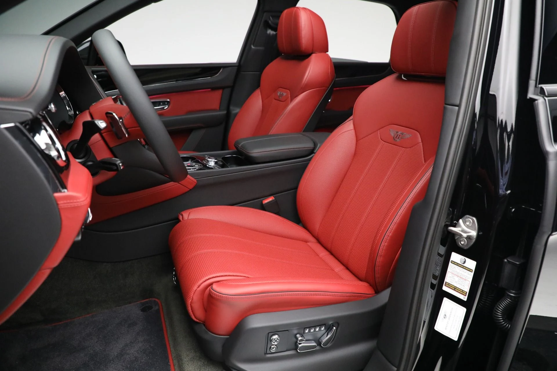 mph014_392027304_Used_2022_Bentley_Bentayga_V8_1772749614_dc061d842c