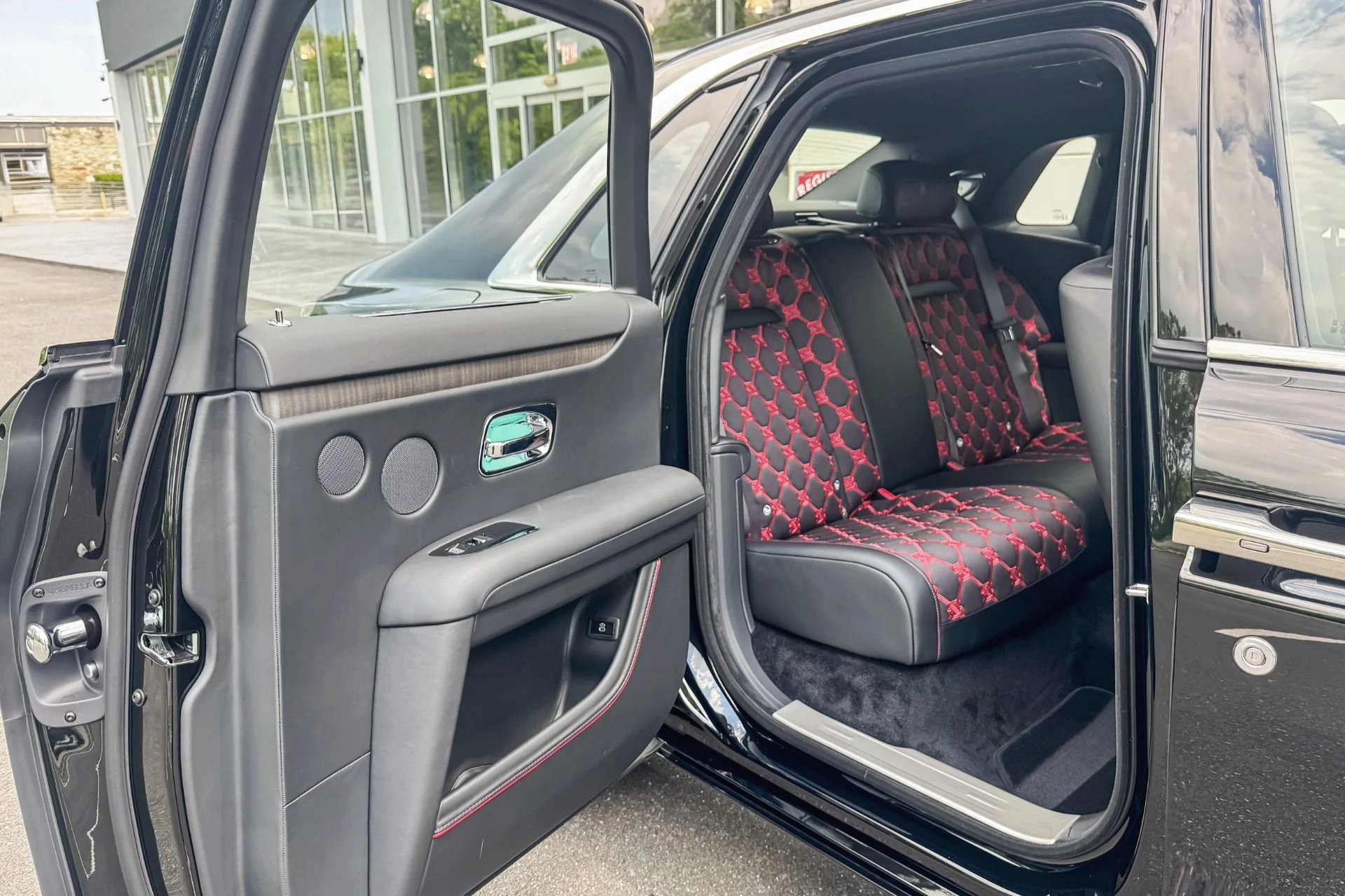 mph014_3923202297_Used_2025_Rolls_Royce_Ghost_1764086548_78f71b41d9